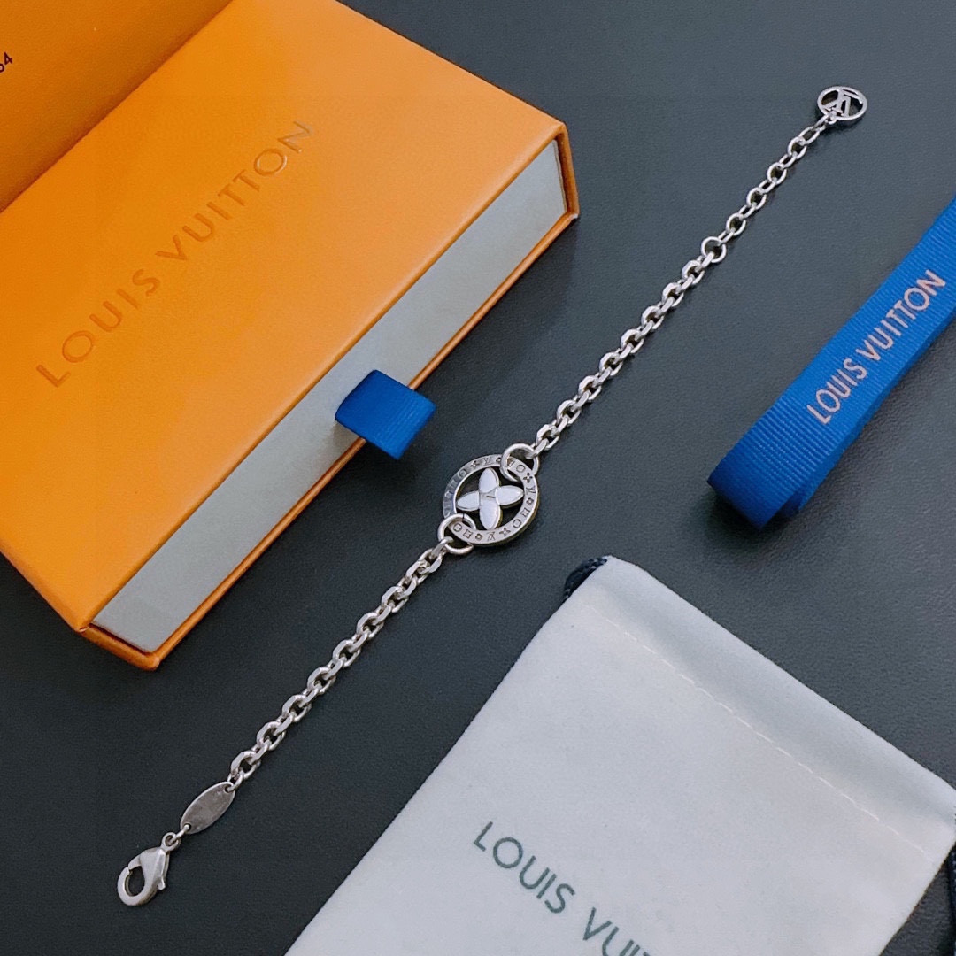 L0*is V*t0n Bracelet