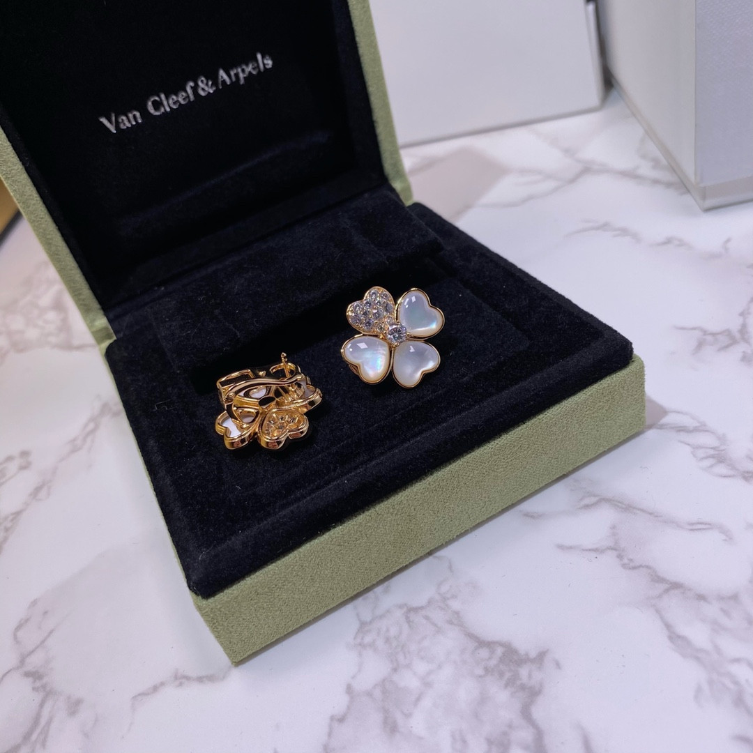 V*N CL*F & Arpels four-leaf clover earrings