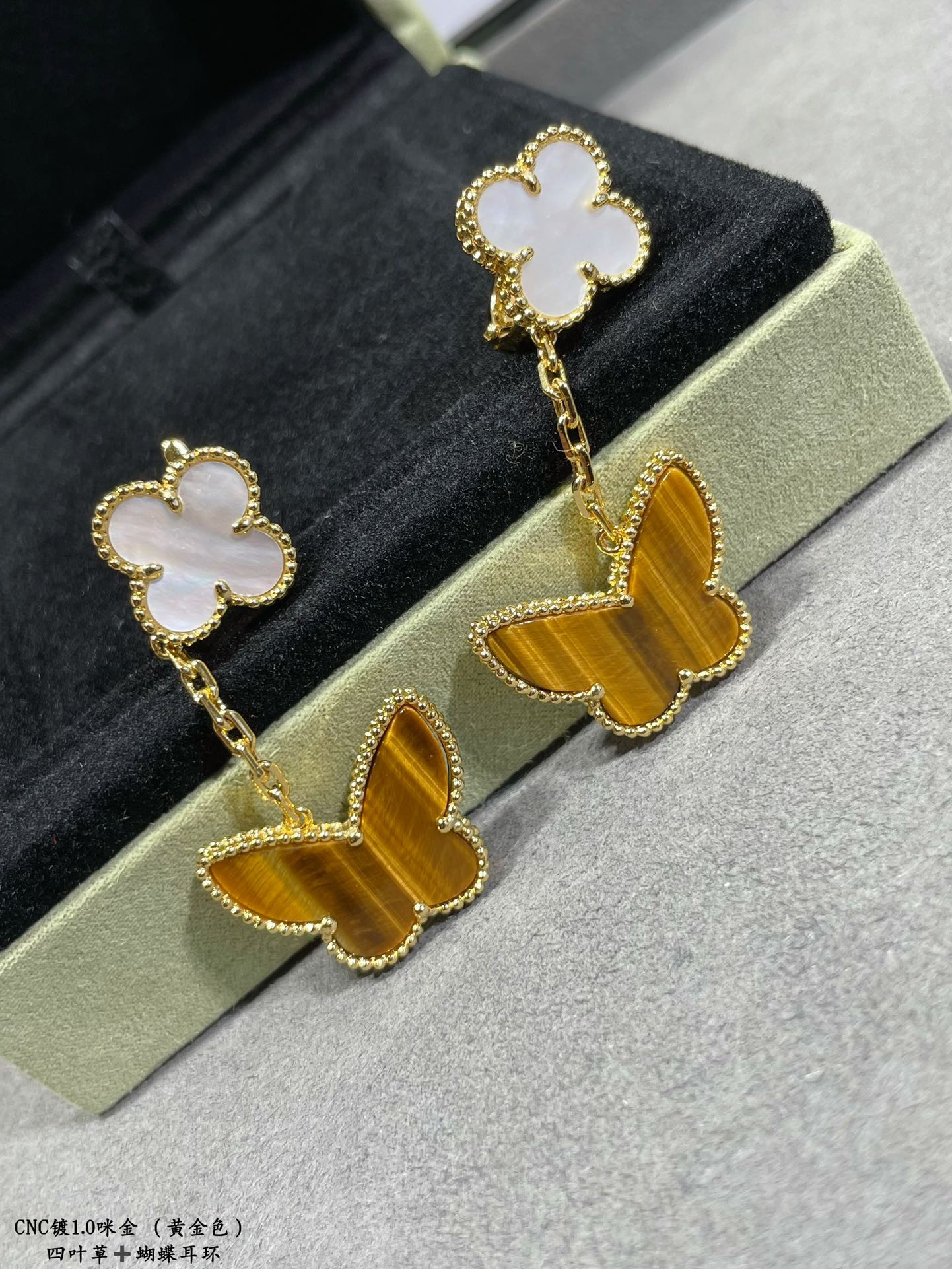 V*N CL*F & Arpels Four-leaf clover butterfly two flowers Earrings