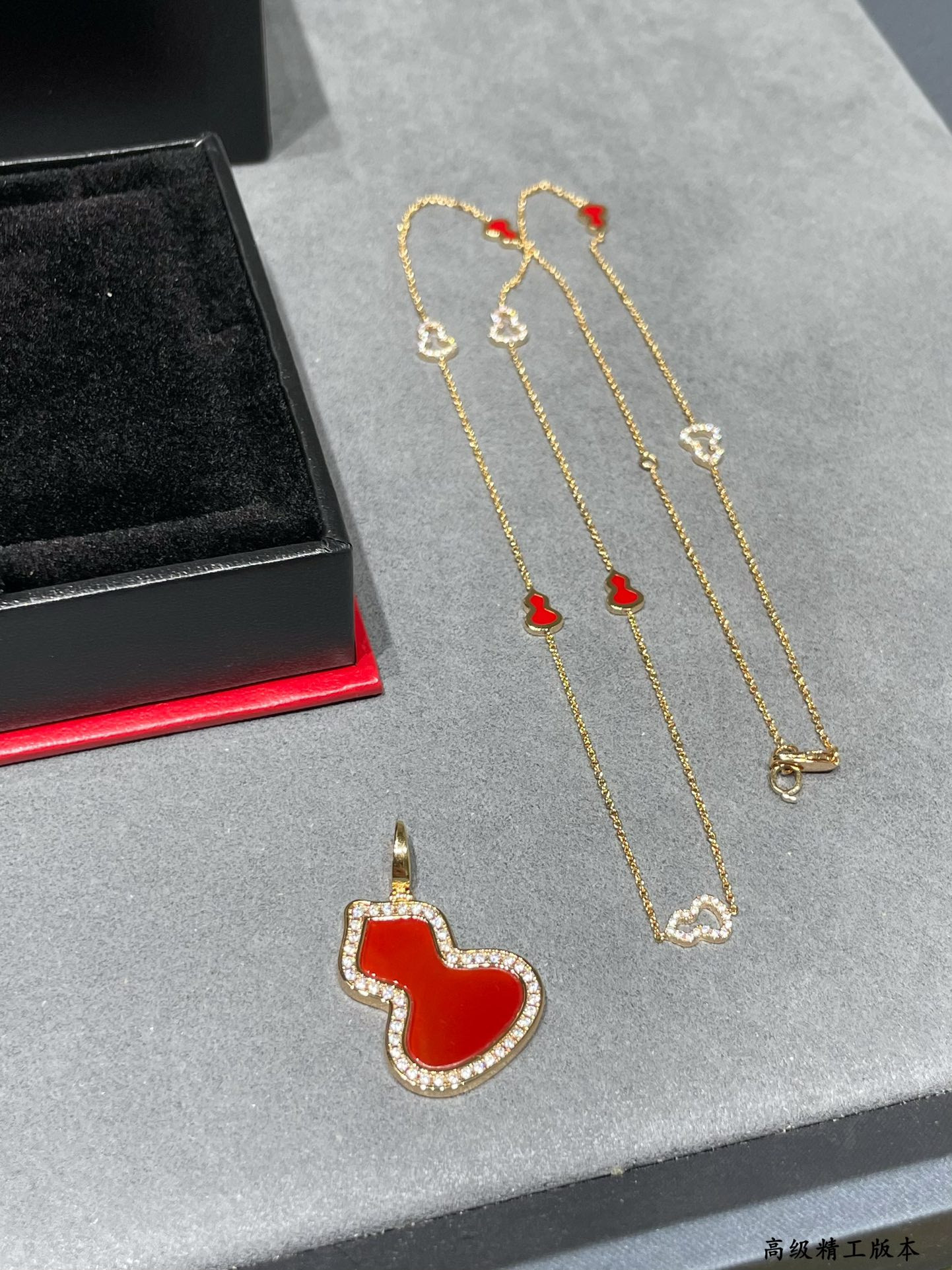 Qeelin Mini 8 Gourd Necklace