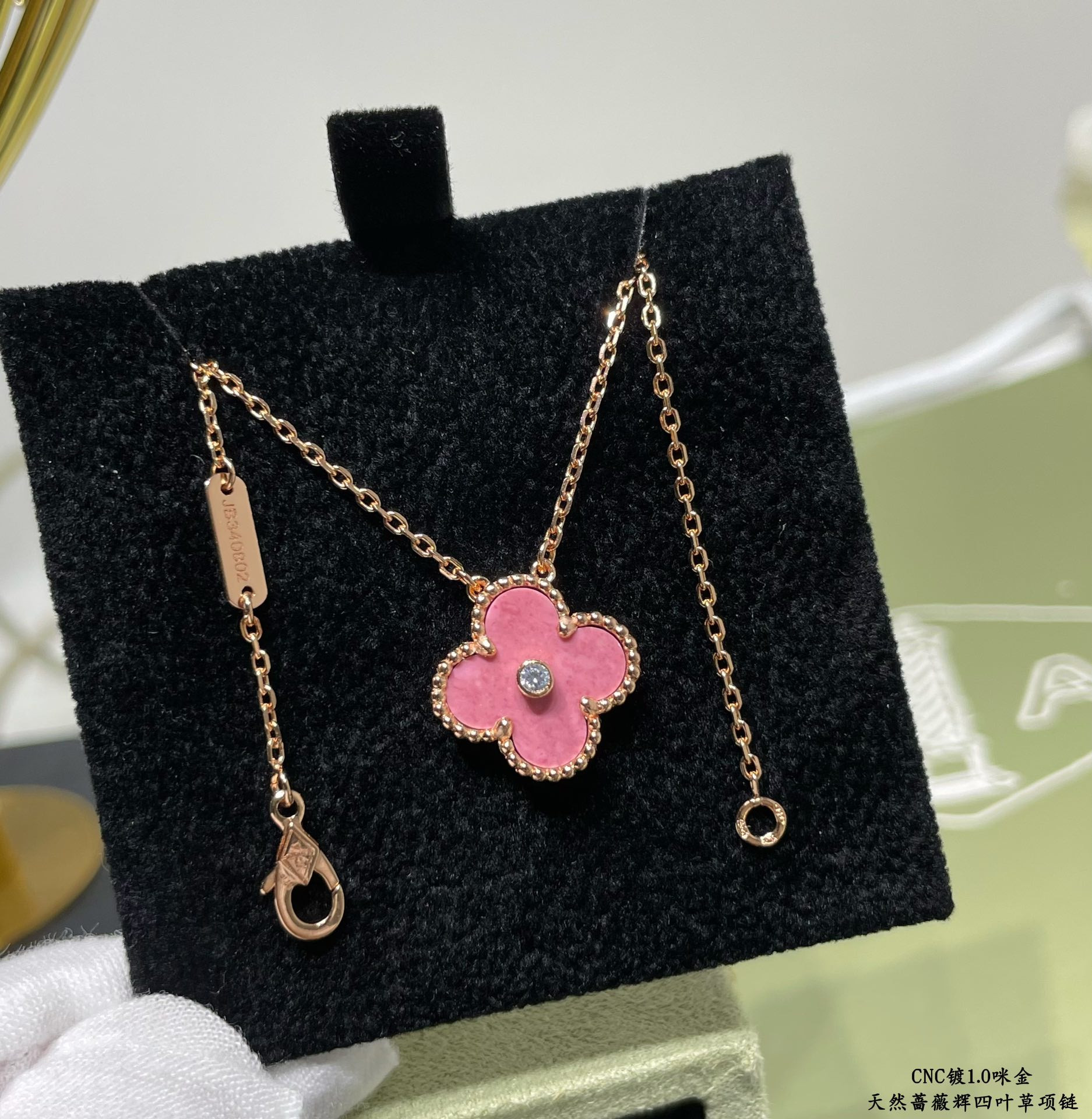 V*N CL*F & Arpels Medium Classic Four Leaf Clover Necklace Diameter approx 1.5cm Chain length approx 40+5cm