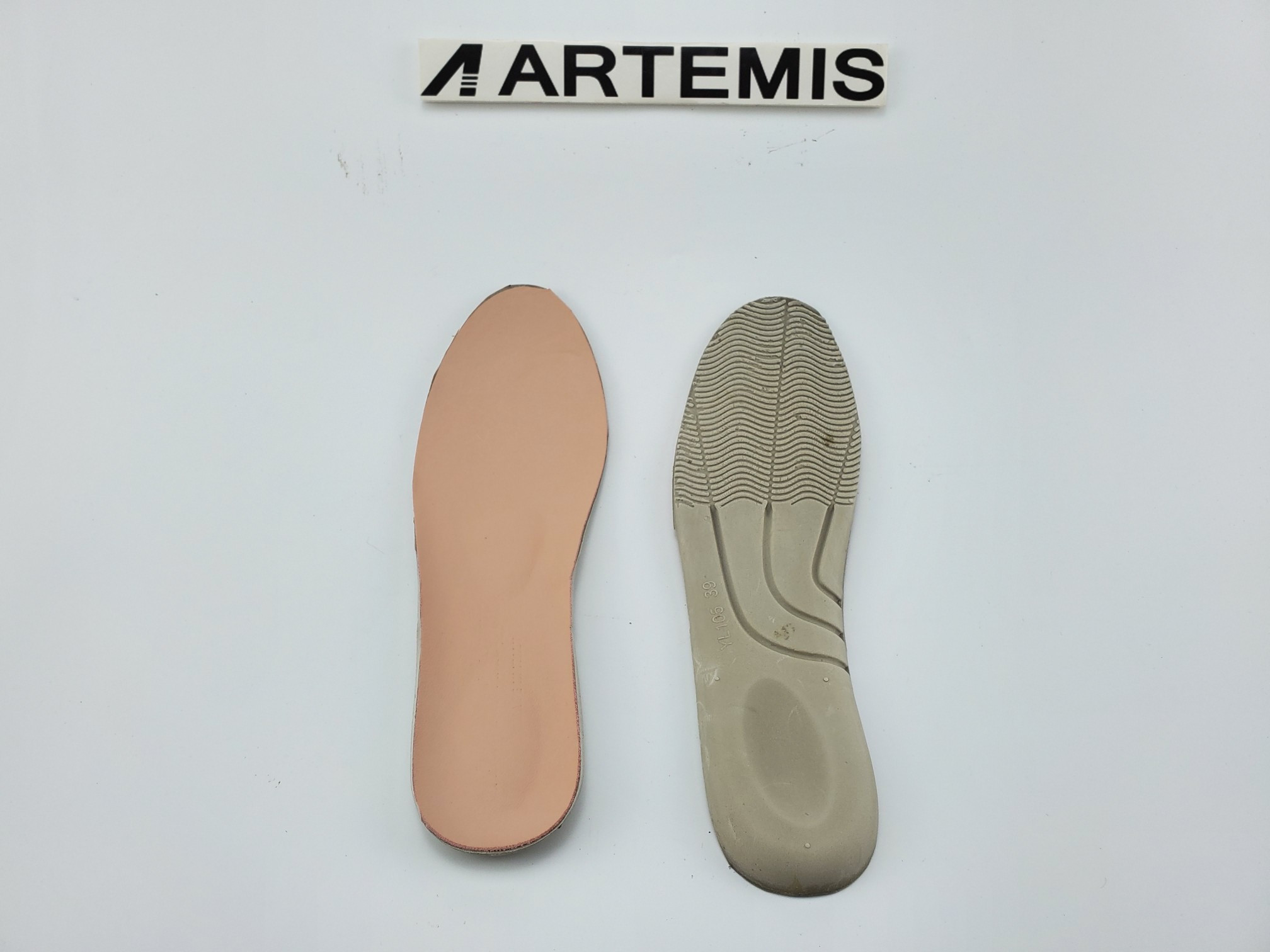 Ale*d*r M*Q*en Trainers Pink