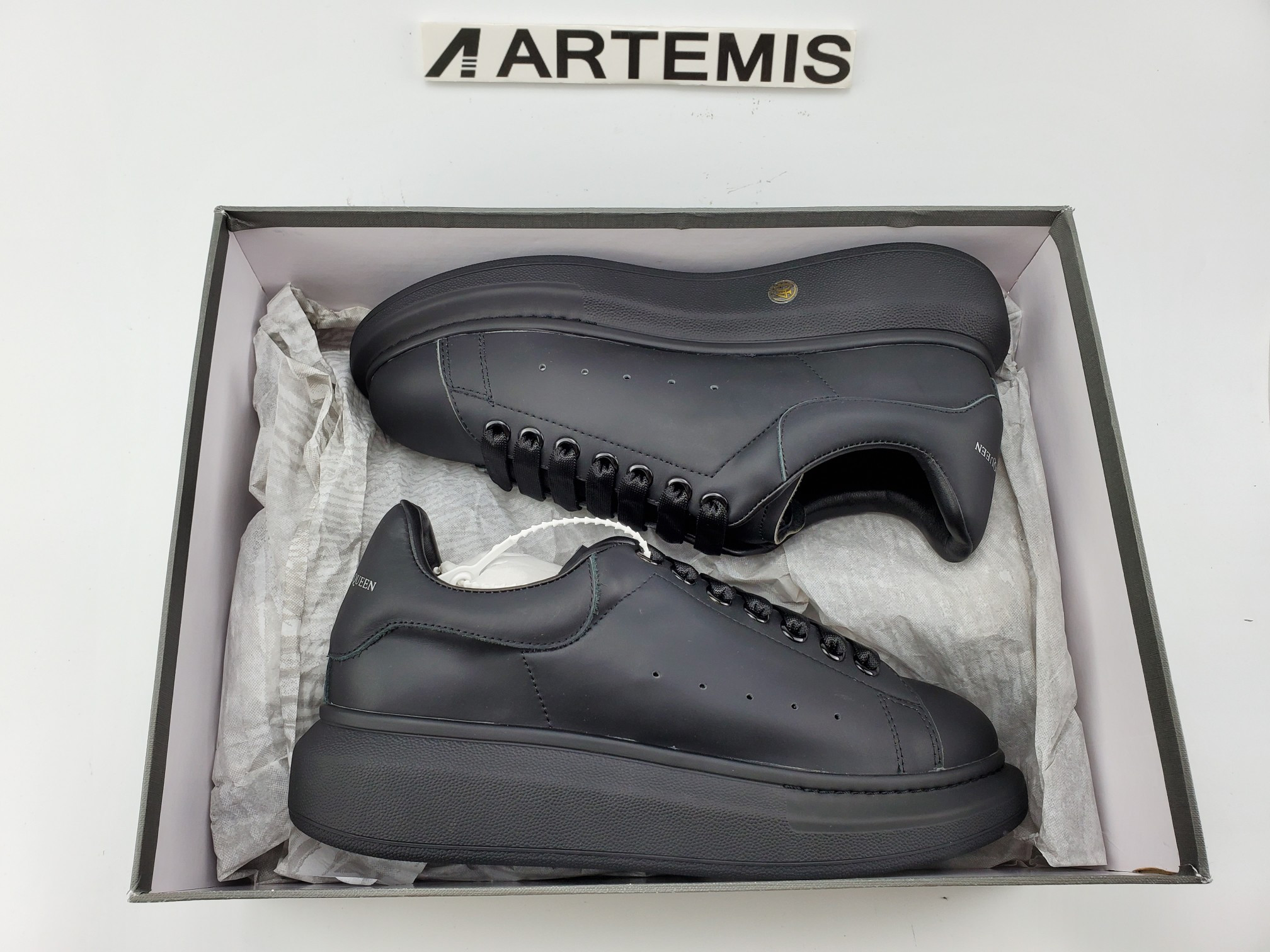 Ale*d*r M*Q*en Trainers Black