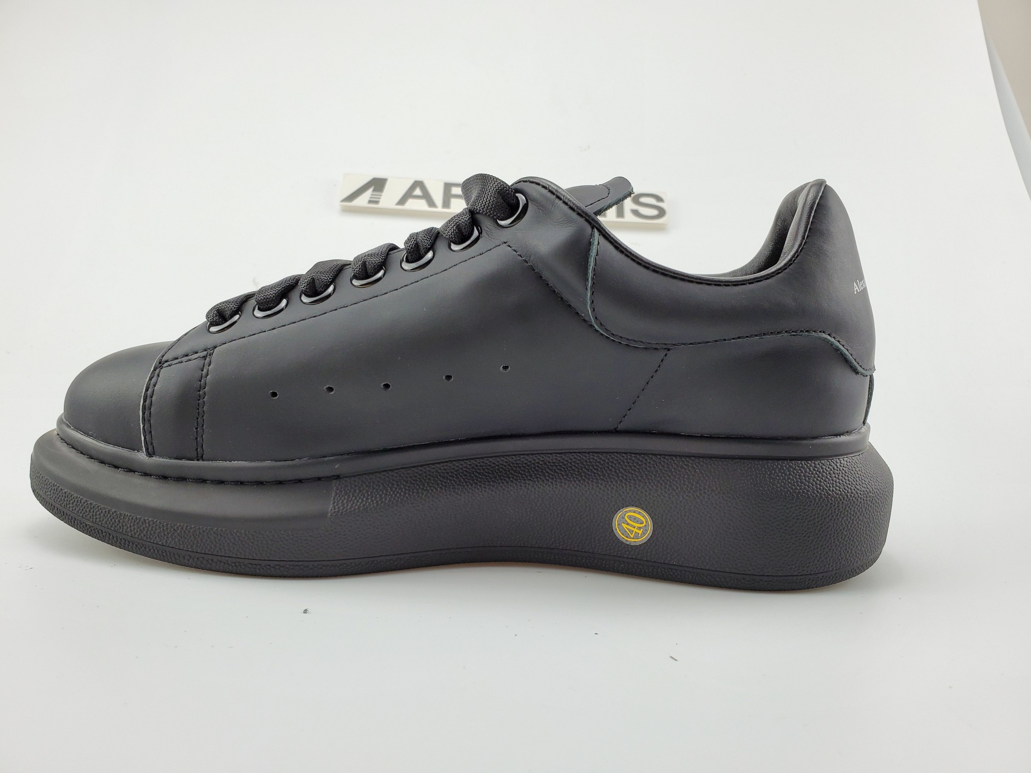 Ale*d*r M*Q*en Trainers Black