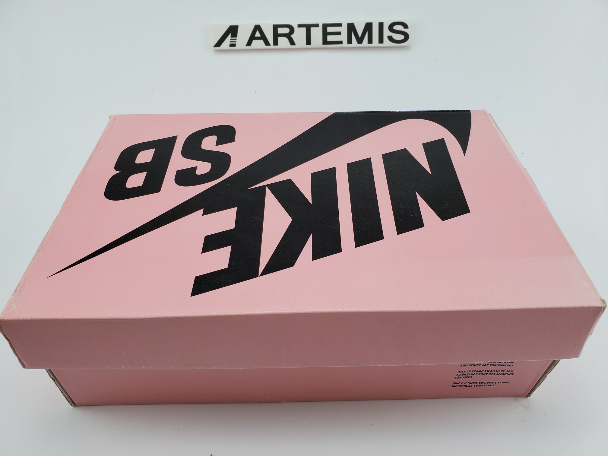 Nike SB Dunk Low Staple Panda Pigeon