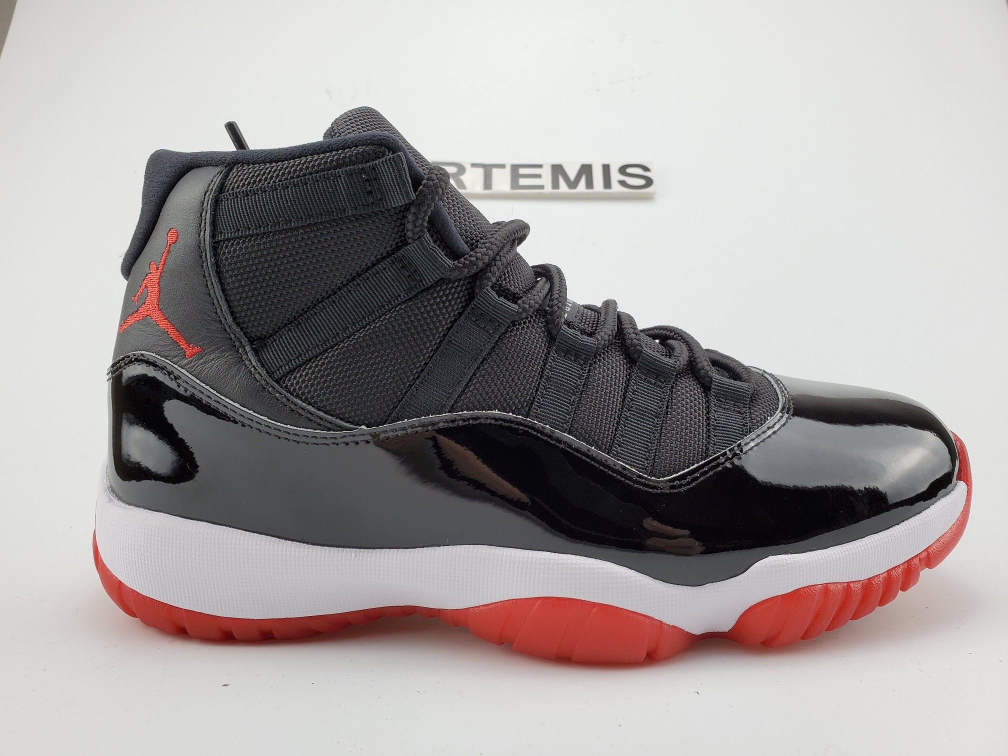 Air Jordan 11 Retro Playoffs Bred (2019)