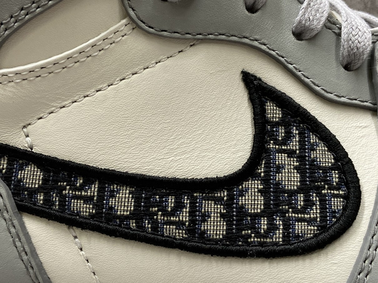 Air Jordan 1 Retro High D*0r (Blue Box Version)