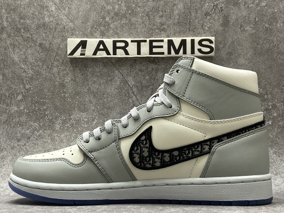 Air Jordan 1 Retro High D*0r (Blue Box Version)