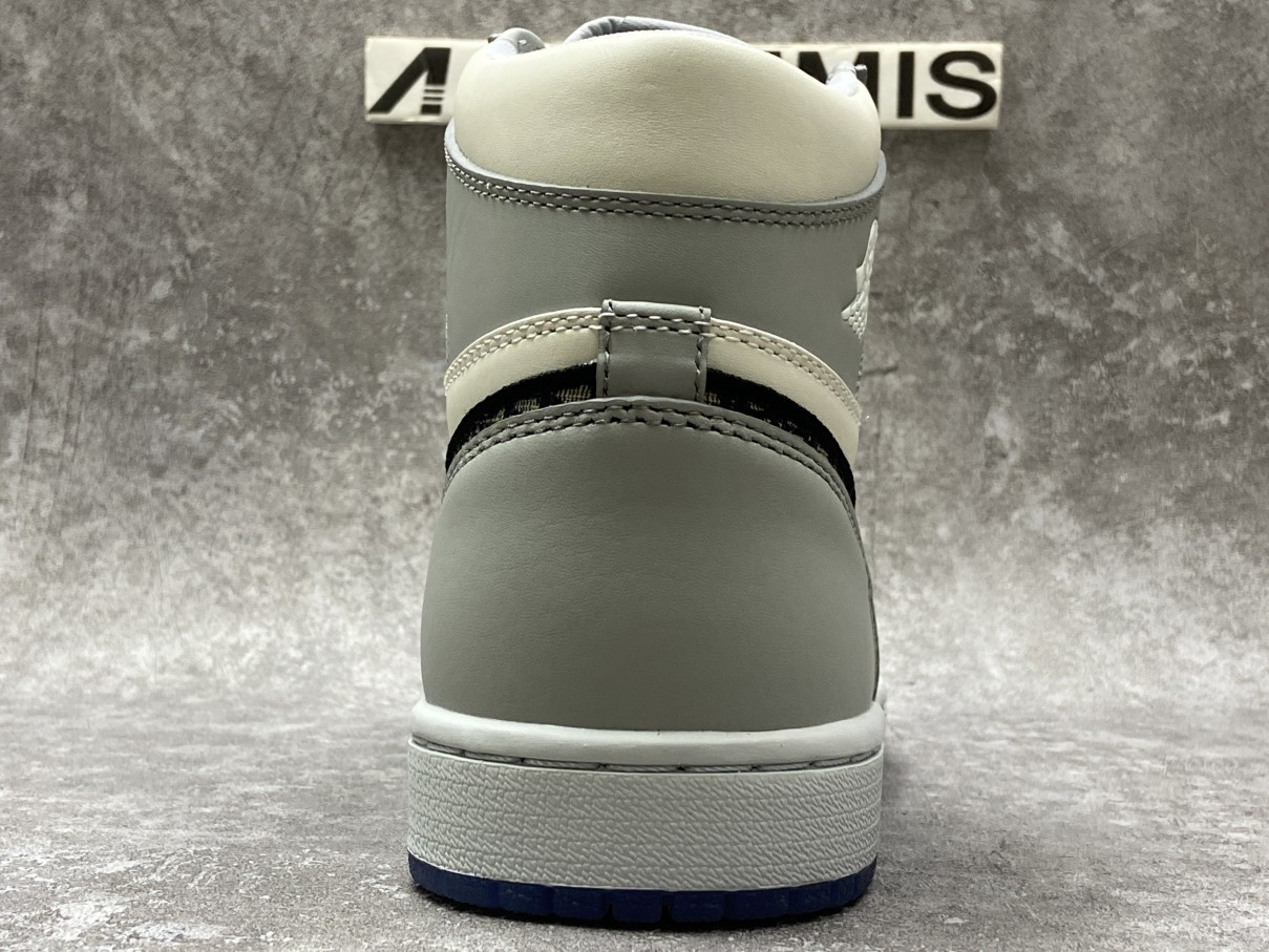 Air Jordan 1 Retro High D*0r (Blue Box Version)