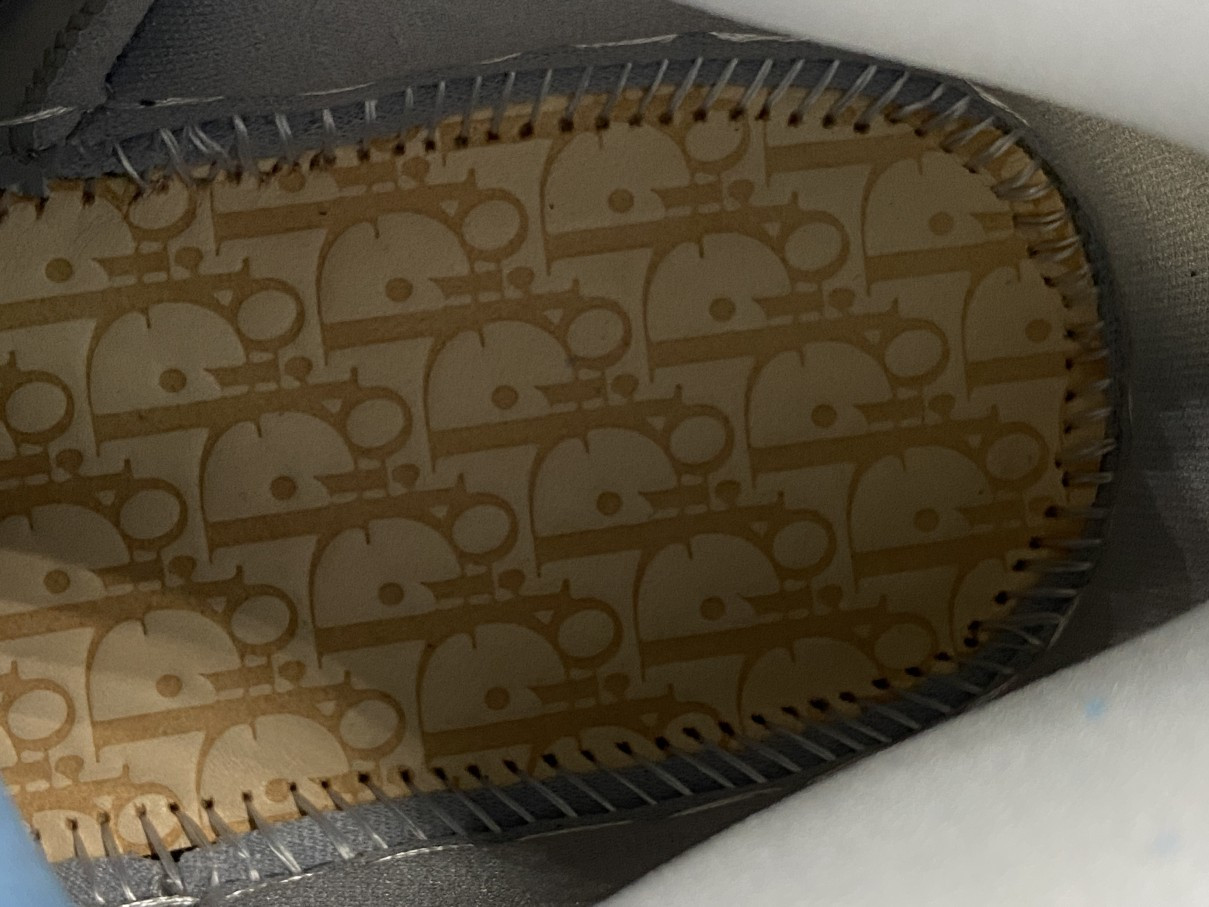 Air Jordan 1 Retro High D*0r (Blue Box Version)