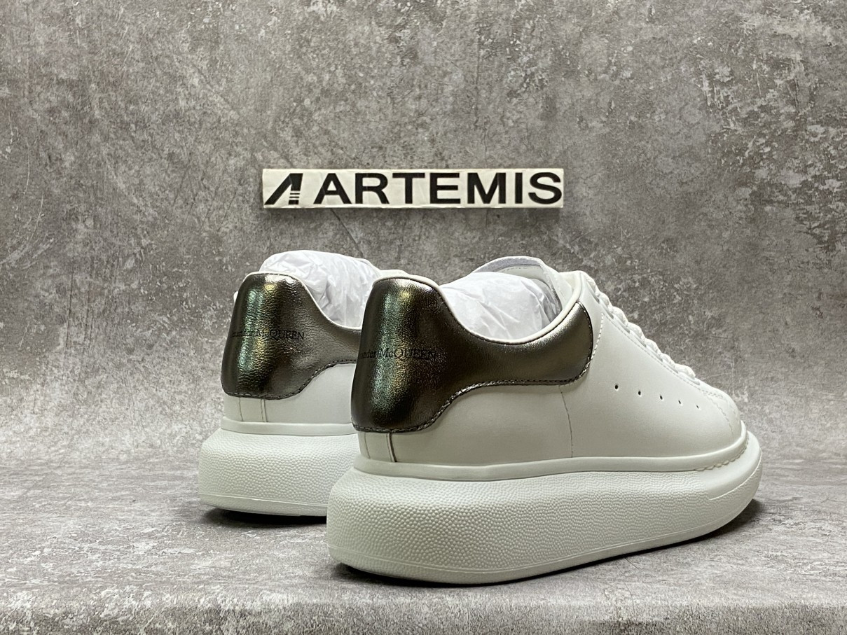 Ale*d*r M*Q*en Oversized Gold