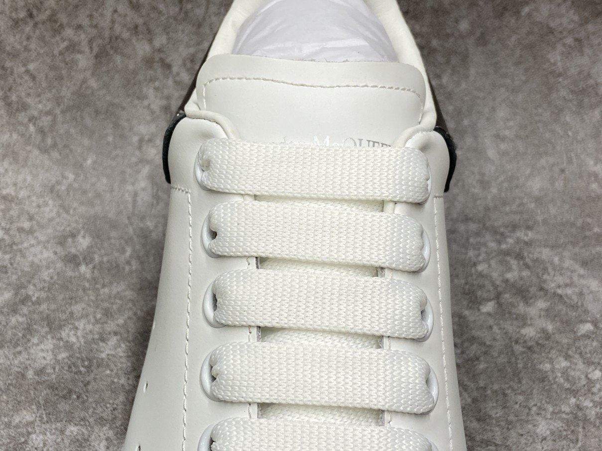 Ale*d*r M*Q*en Oversized Gold