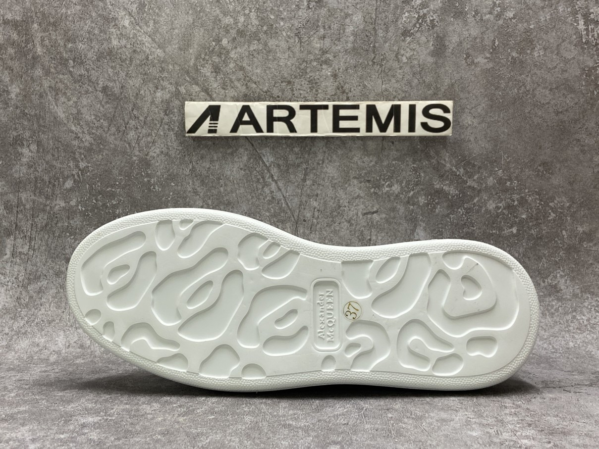 Ale*d*r M*Q*en Oversized Embroidery Blue