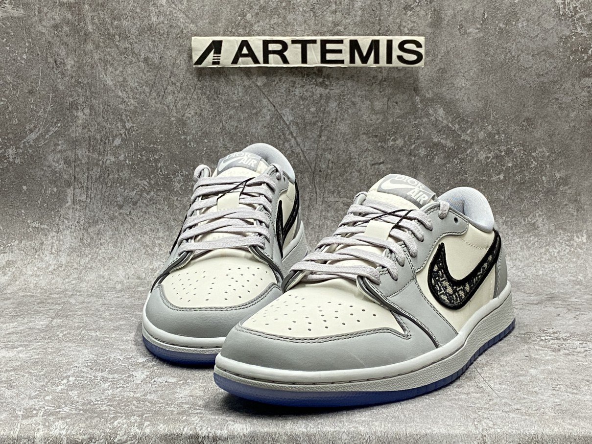 Air Jordan 1 Retro Low D*0r (Blue Box Version)