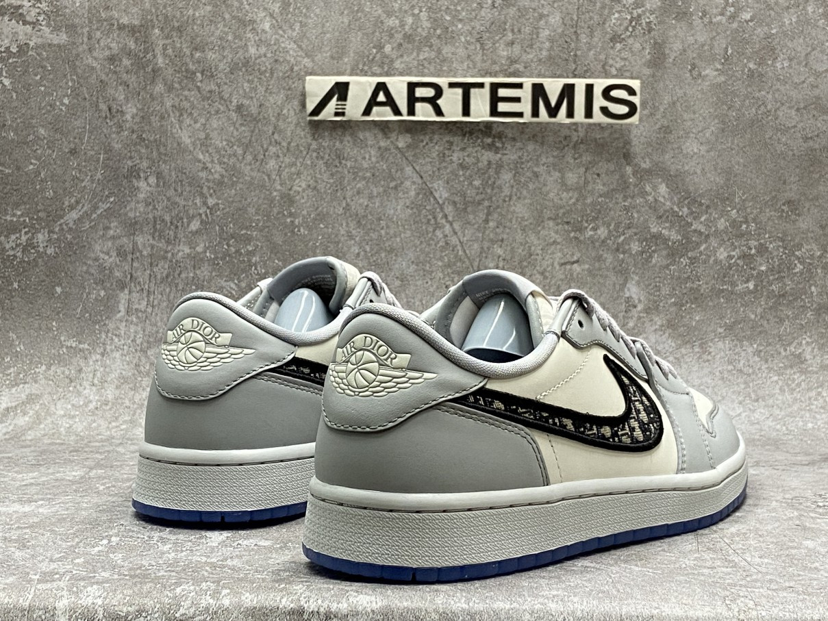 Air Jordan 1 Retro Low D*0r (Blue Box Version)