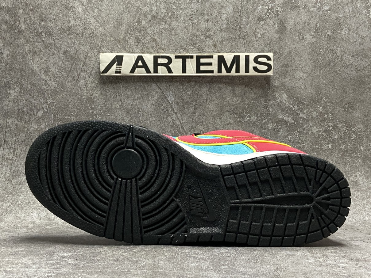 Nike Dunk SB Low Ms. Pacman