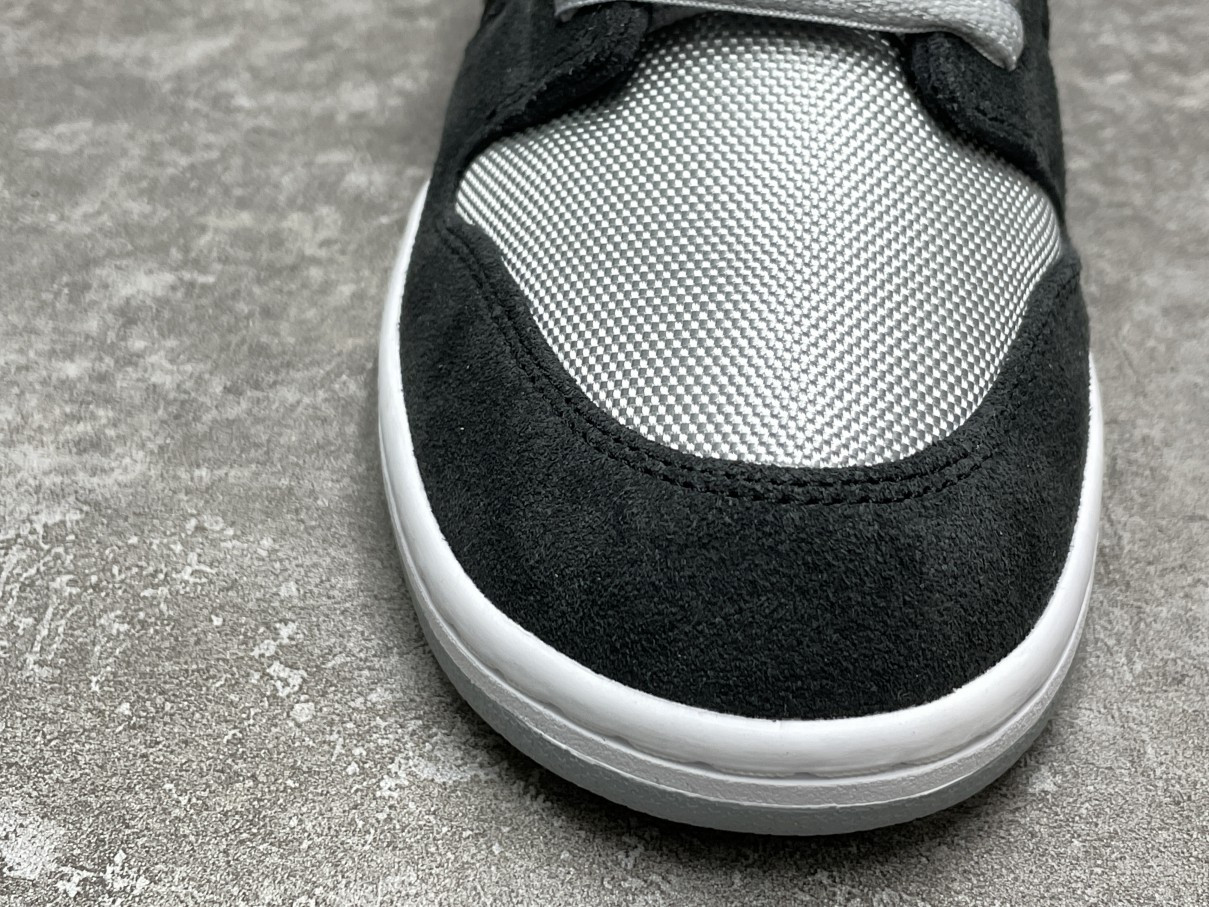 Nike Sb Zoom Dunk Low Pro Black/Wolf Grey-White-White