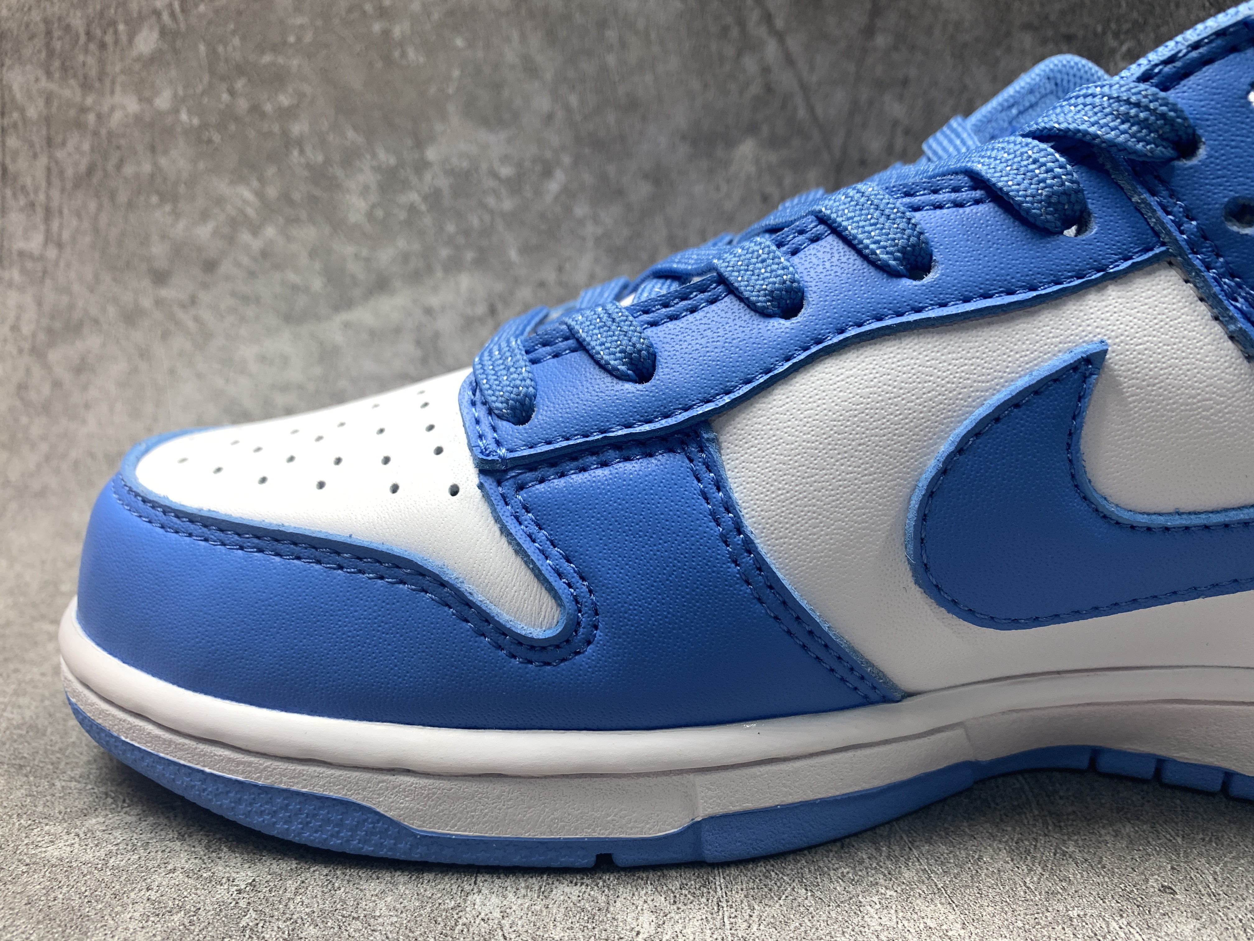 Nike Dunk Low UNC (2021)