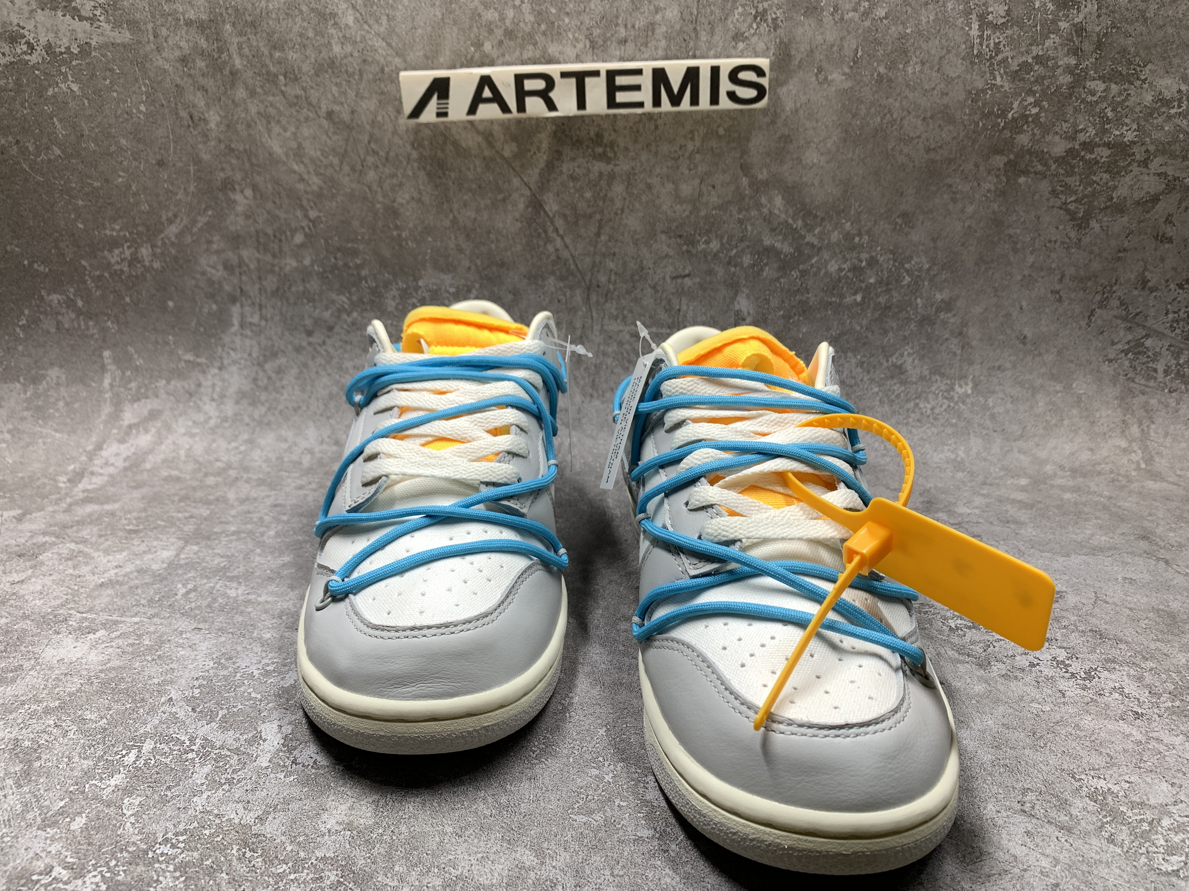 Off-White x Nike Dunk Low 02 of 50