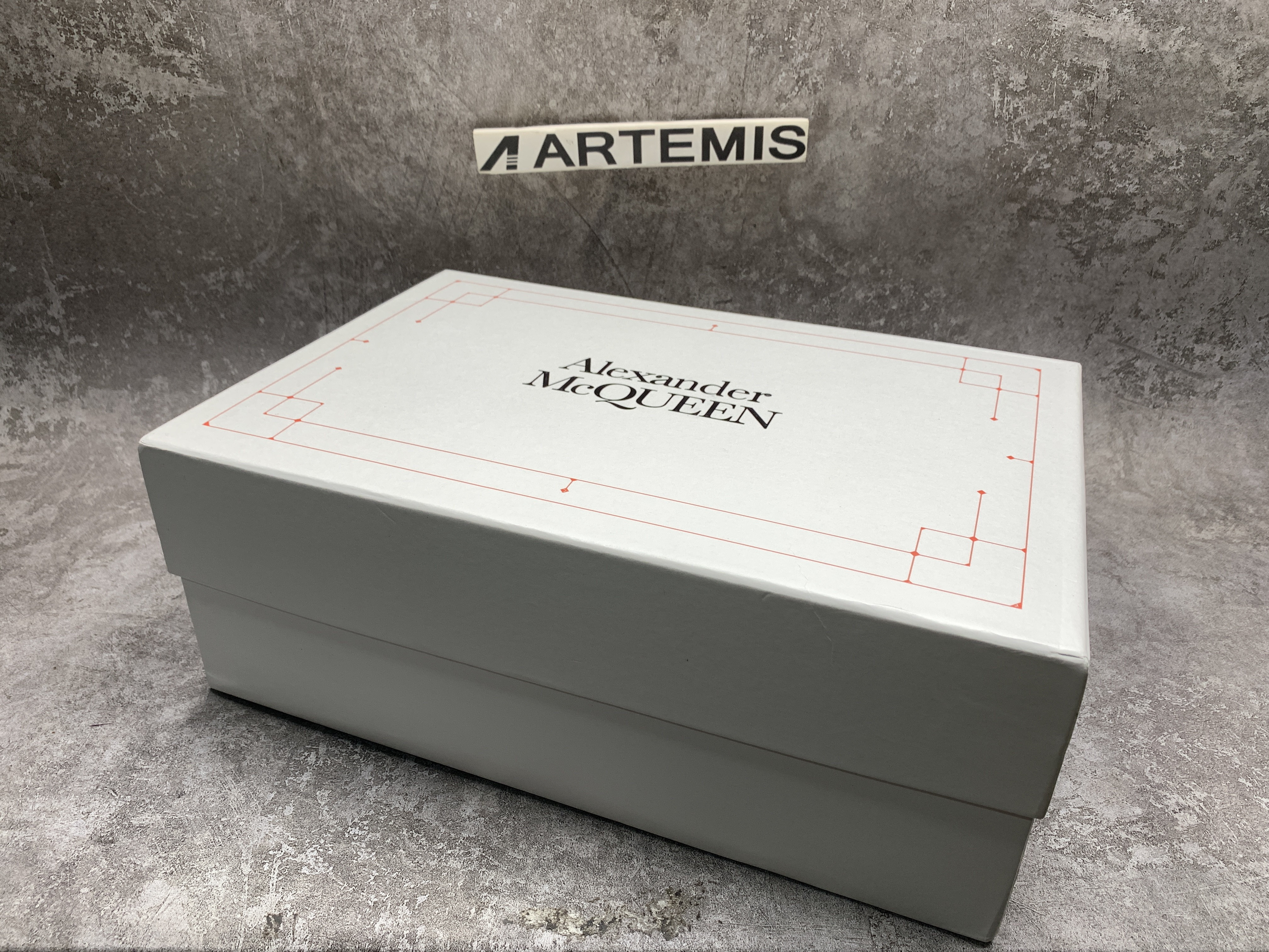 Ale*d*r M*Q*en Oversized White