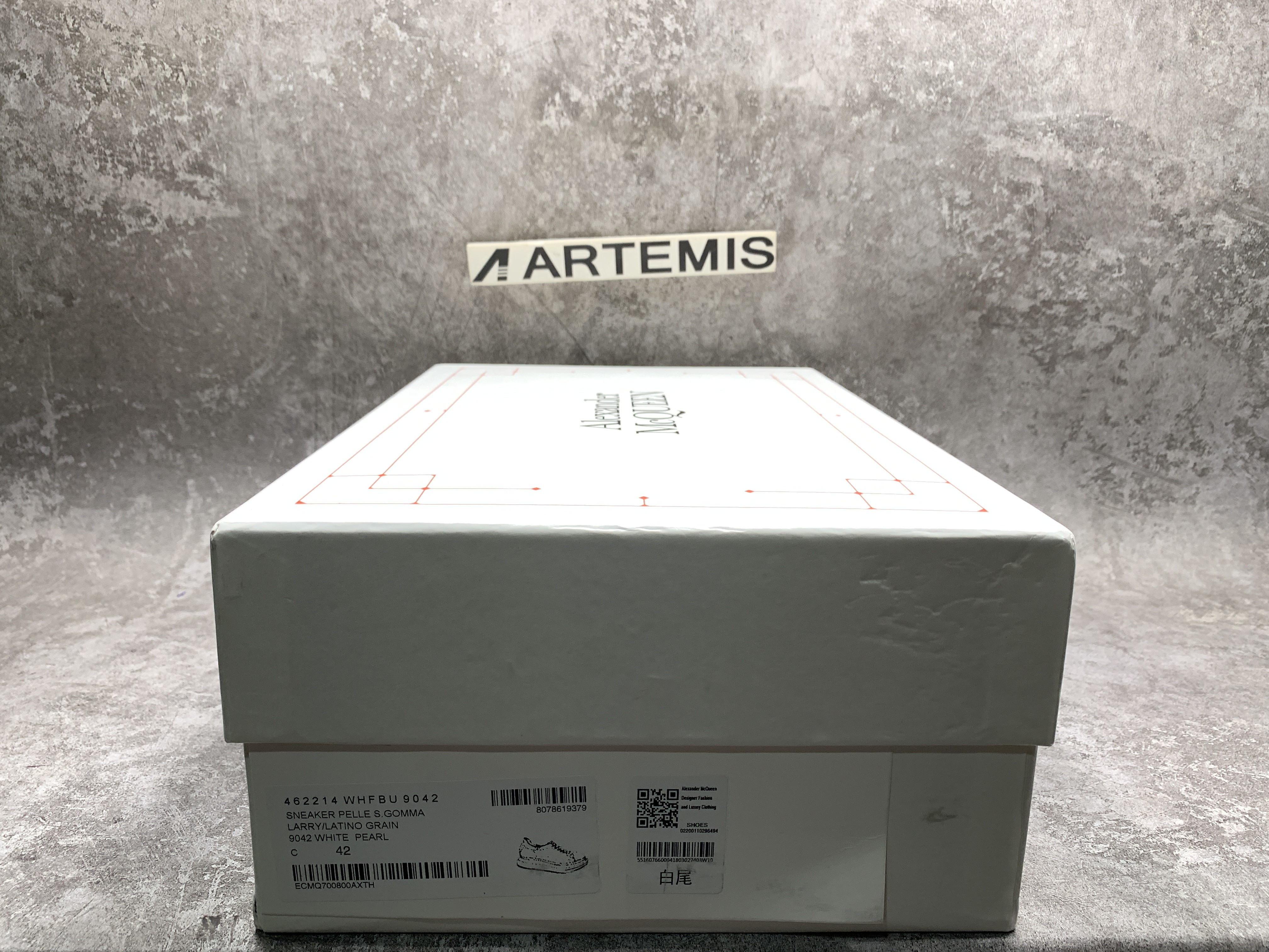 Ale*d*r M*Q*en Oversized White