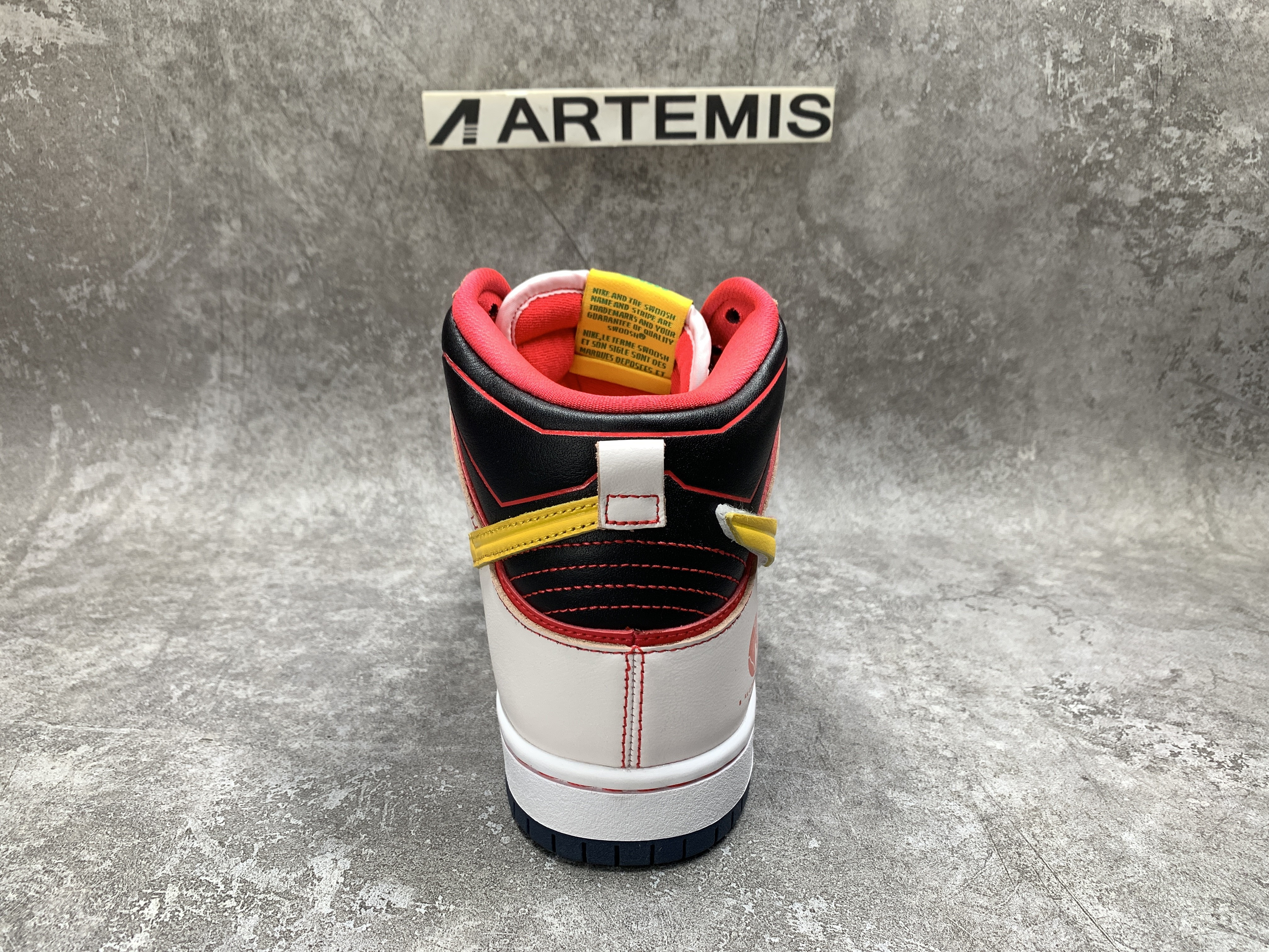 Nike Dunk SB High RX-0 Unicorn Gundam