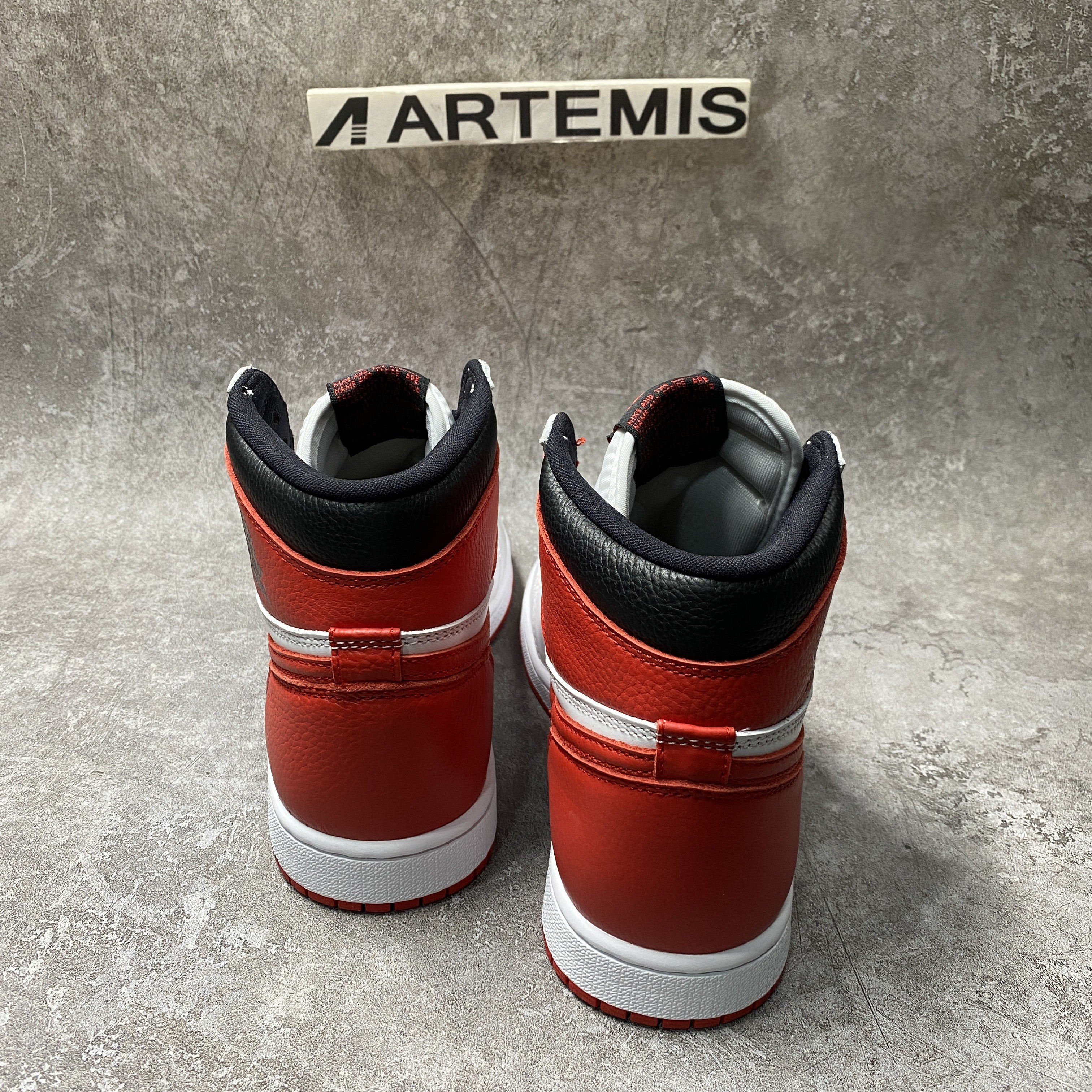 Air Jordan 1 High OG Heritage