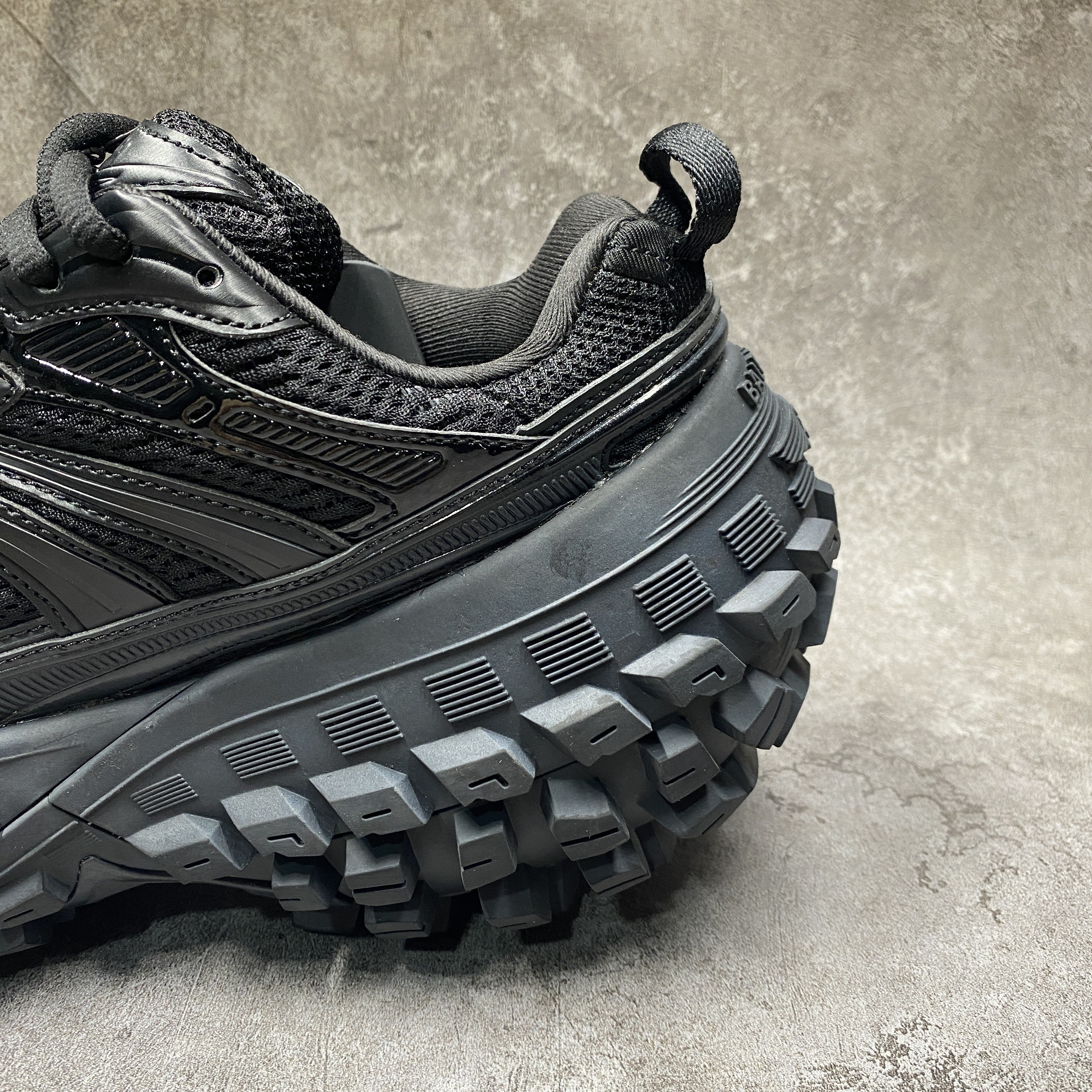 Balenciga Defender Black