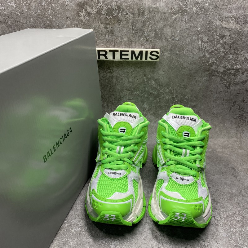 Balenciga Runner Sneaker in Green