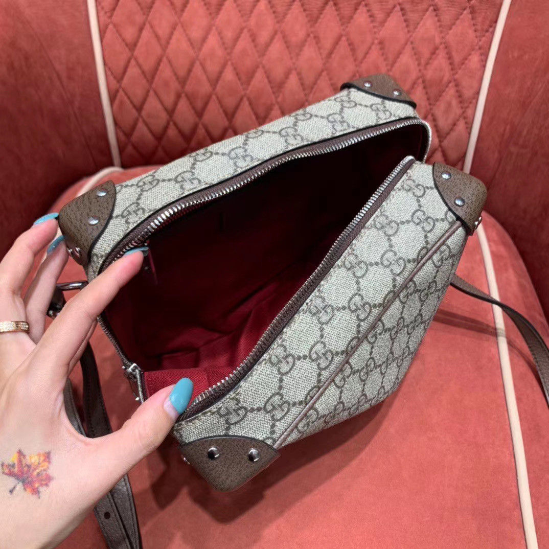 G*u*i GG shoulder bag with leather details 626363