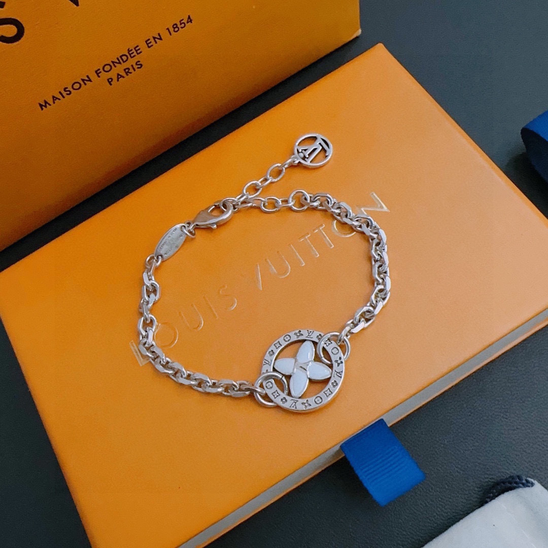 L0*is V*t0n Bracelet