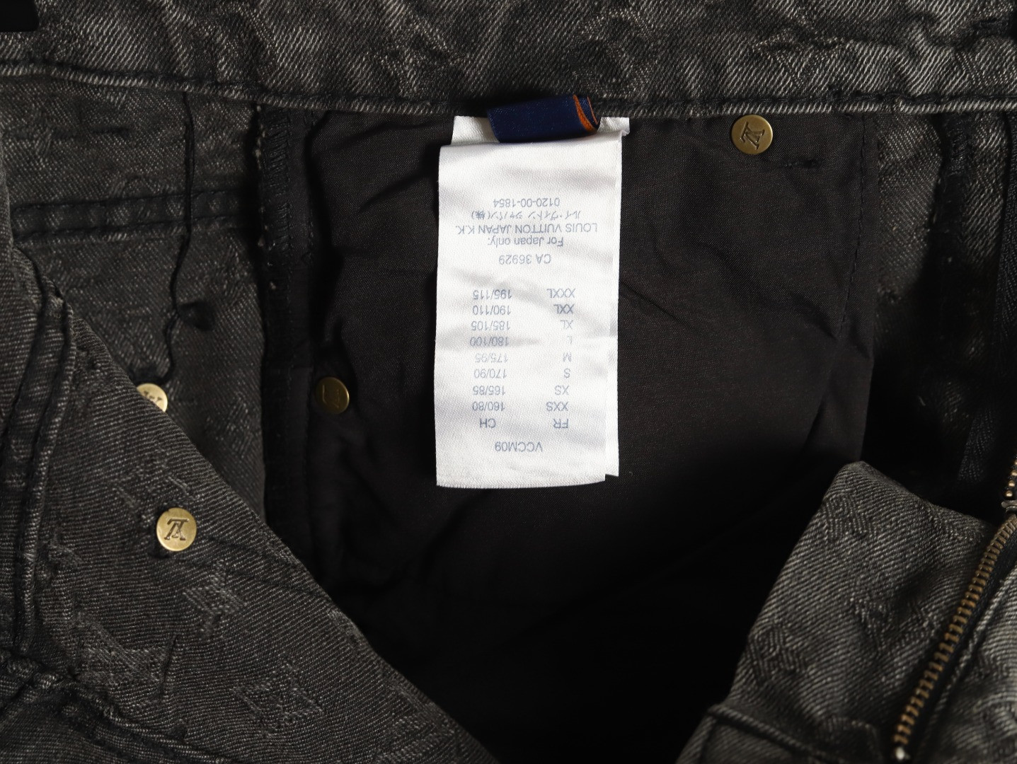 L0*is V*t0n LV 25ss shorts