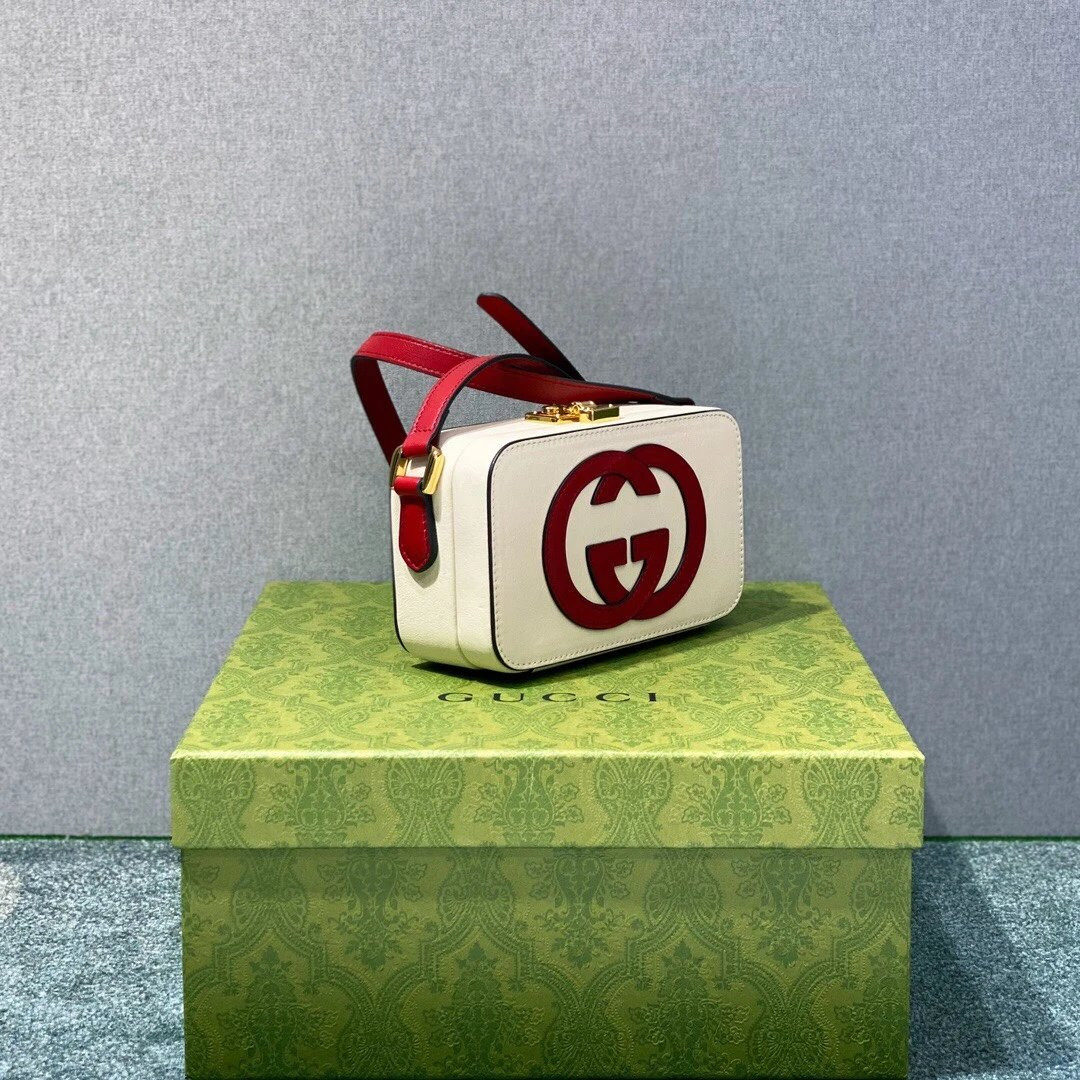 G*u*i Interlocking G mini bag