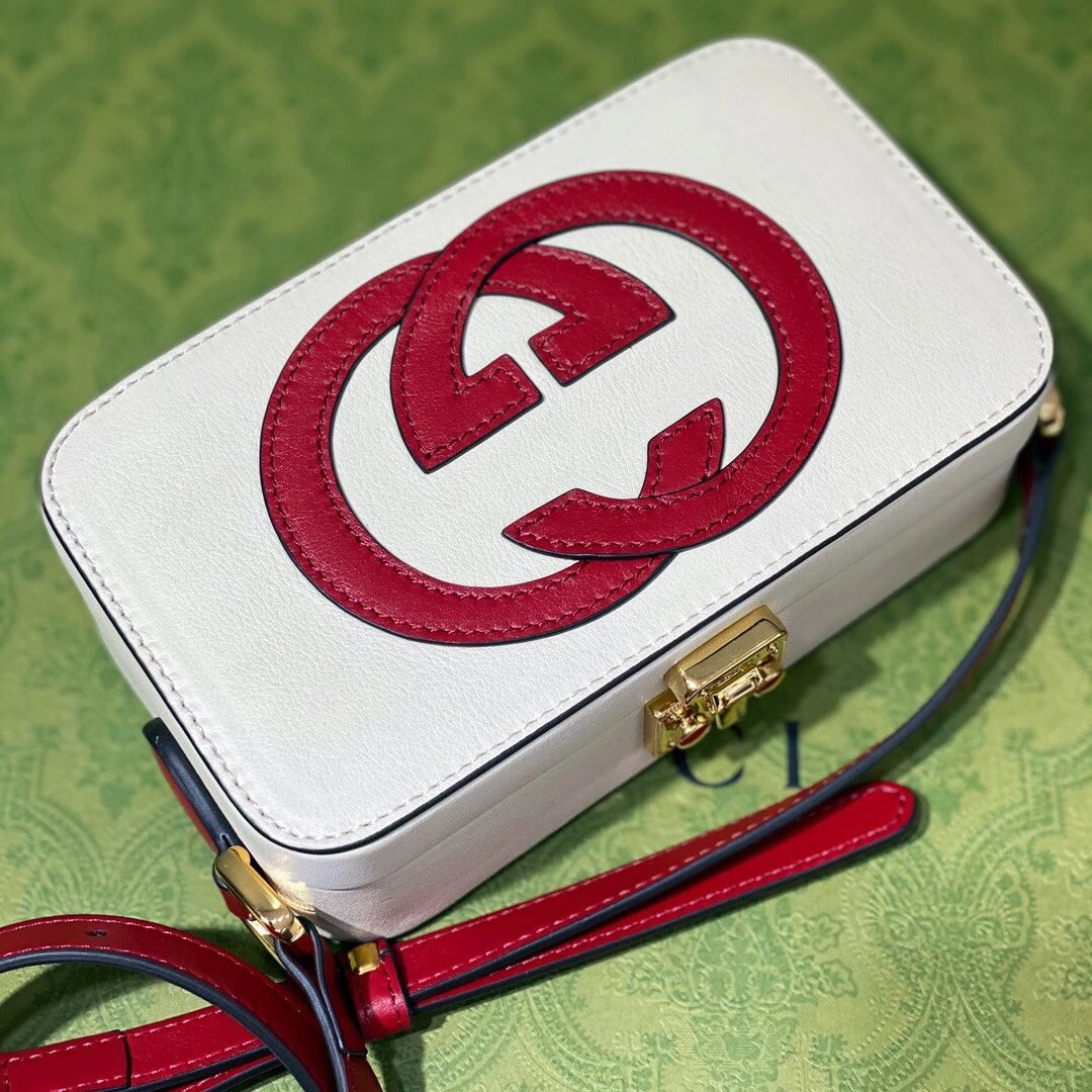 G*u*i Interlocking G mini bag