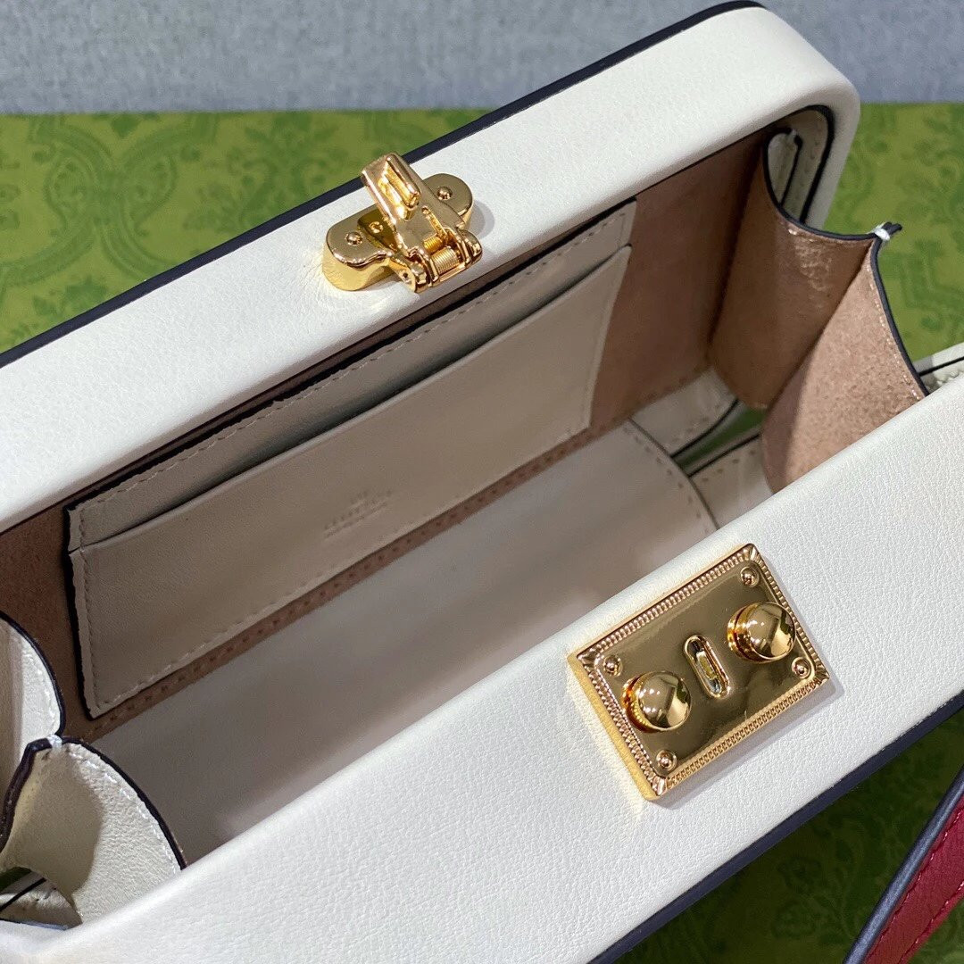 G*u*i Interlocking G mini bag