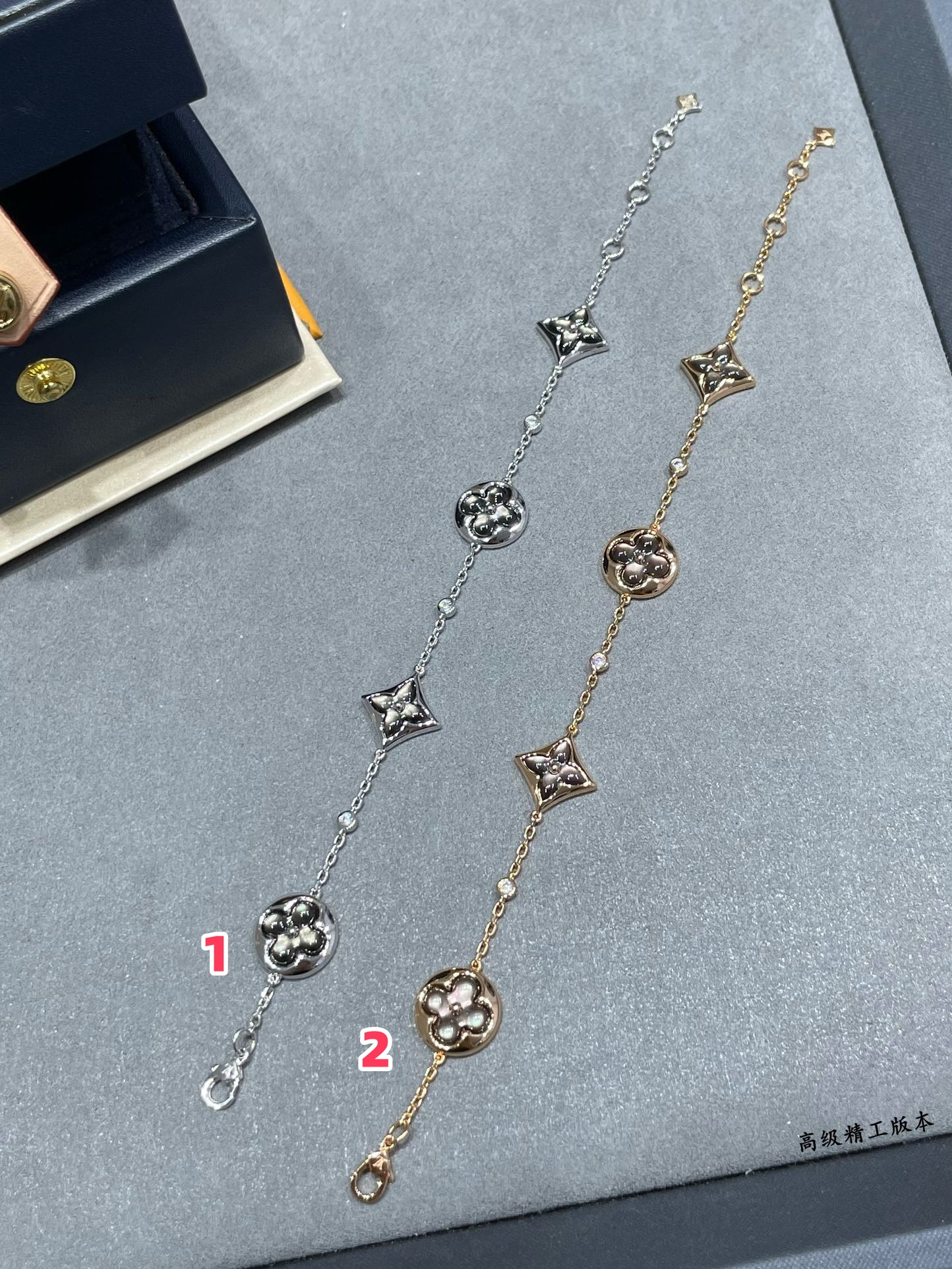 L0*is V*t0n Large Four-Flower Natural Gray Mother-of-Pearl Bracelet