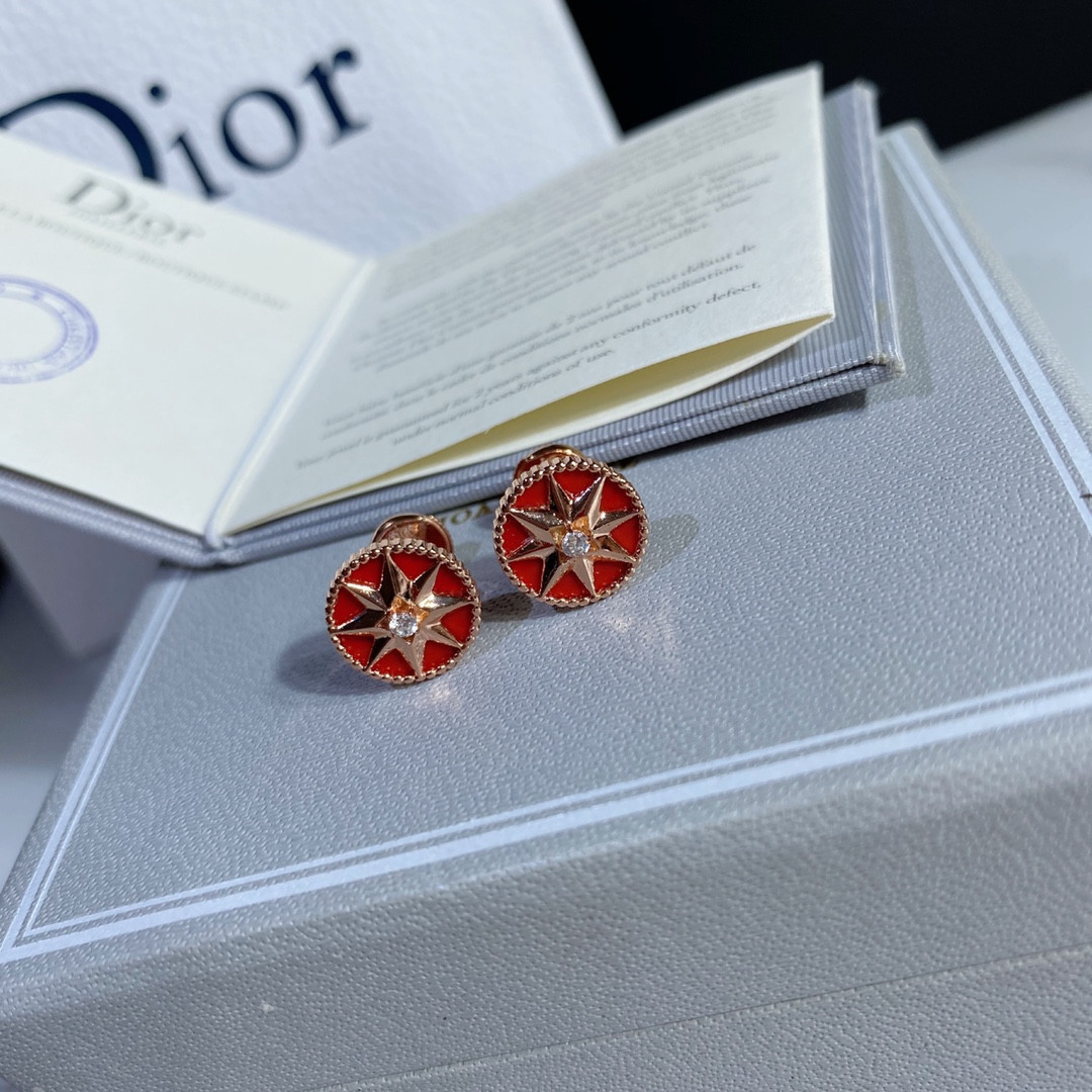 D*0r compass Stud Earrings