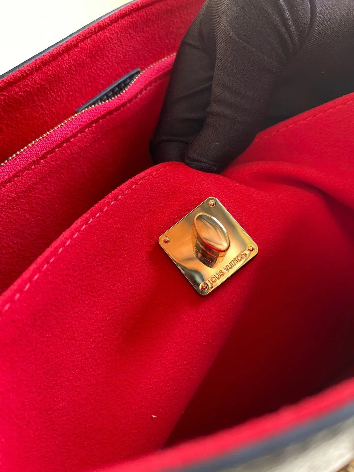 LV LOCKME SHOPPER M57345