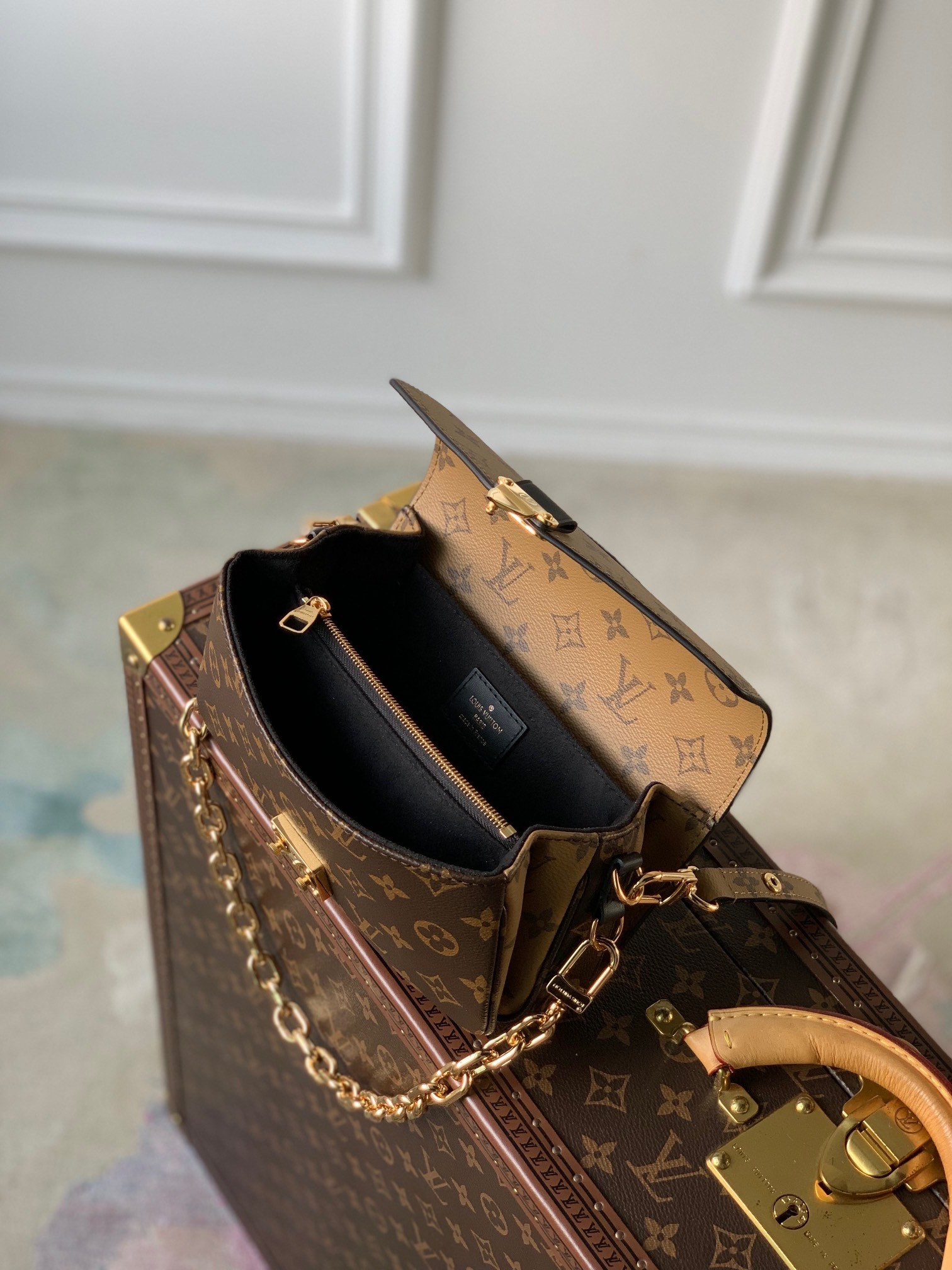 LV east west Metis M46279