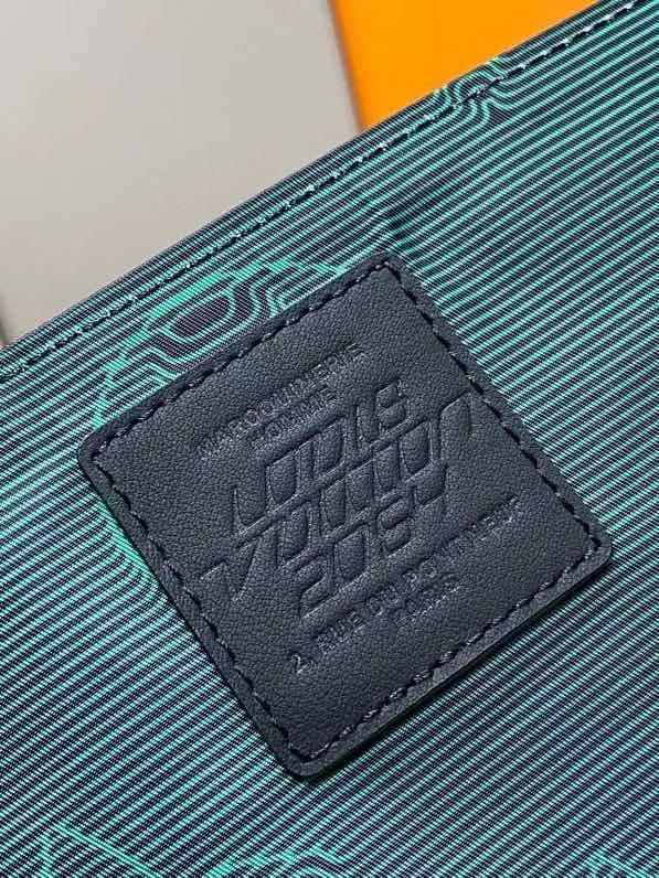 LV L0*is V*t0n 2054 REVERSIBLE POUCH M80142