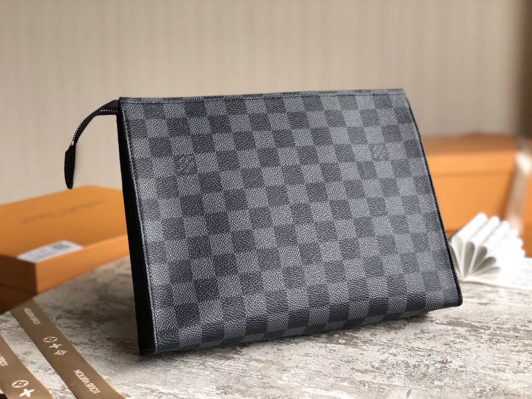 L0*is V*t0n LV TOILETRY POUCH 26 N47542