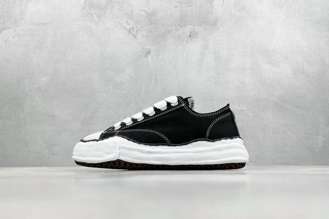 ua Ma*s*n mihara yasuhiro peterson low canvas black