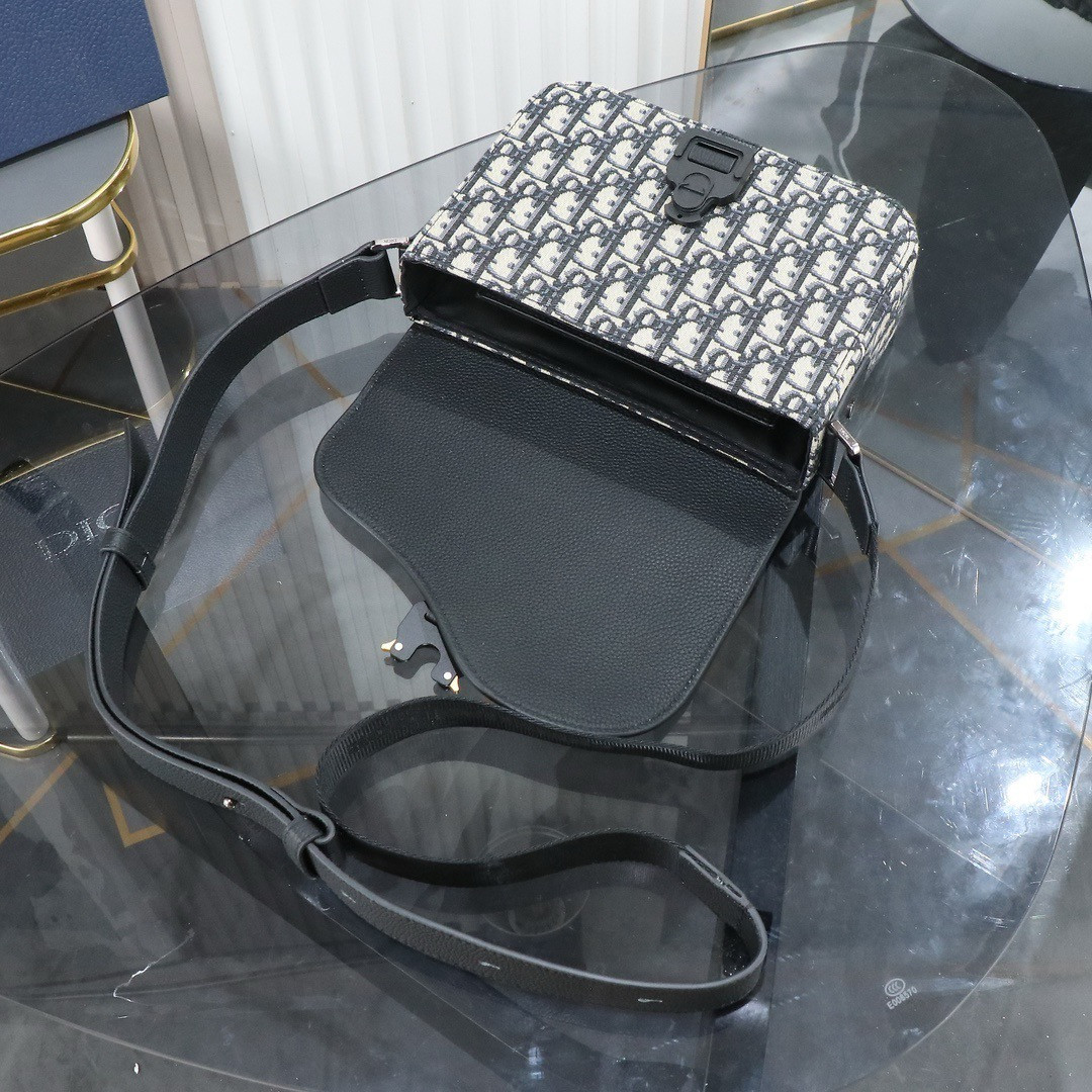 D*0r Saddle Messenger Bag with Flap 23 x18 x6cm