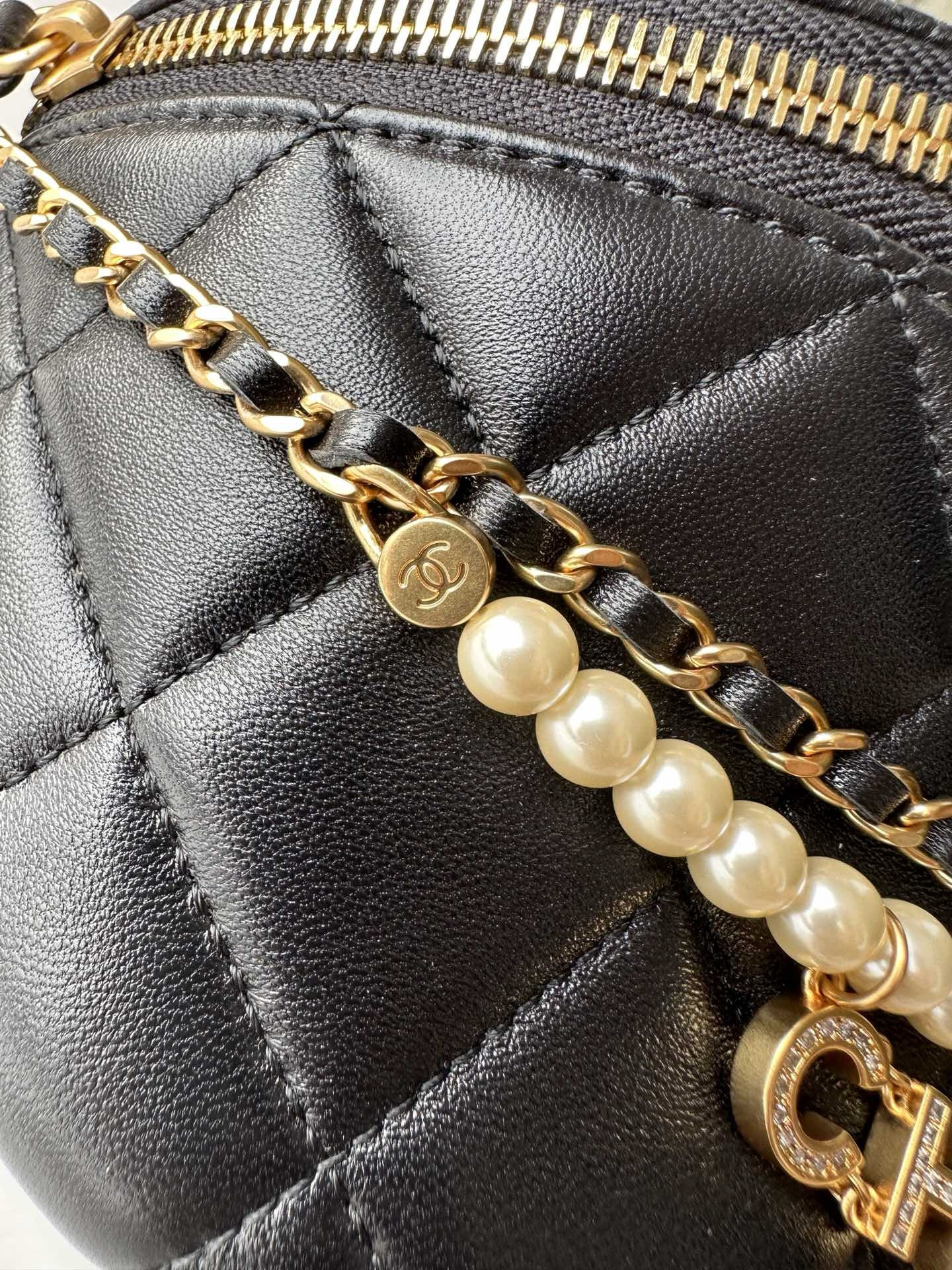 Ch*el Waist Bag 17 × 24 × 11 cm