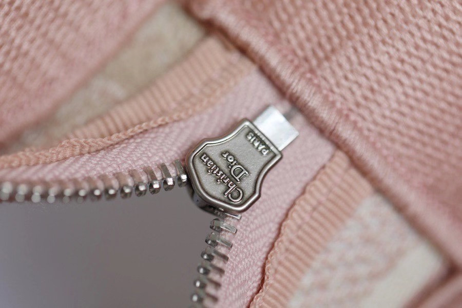 D*0r Travel make up bag