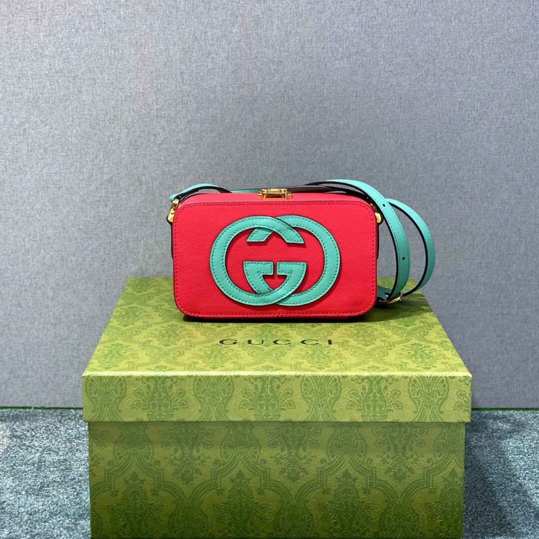 G*u*i Interlocking G mini bag
