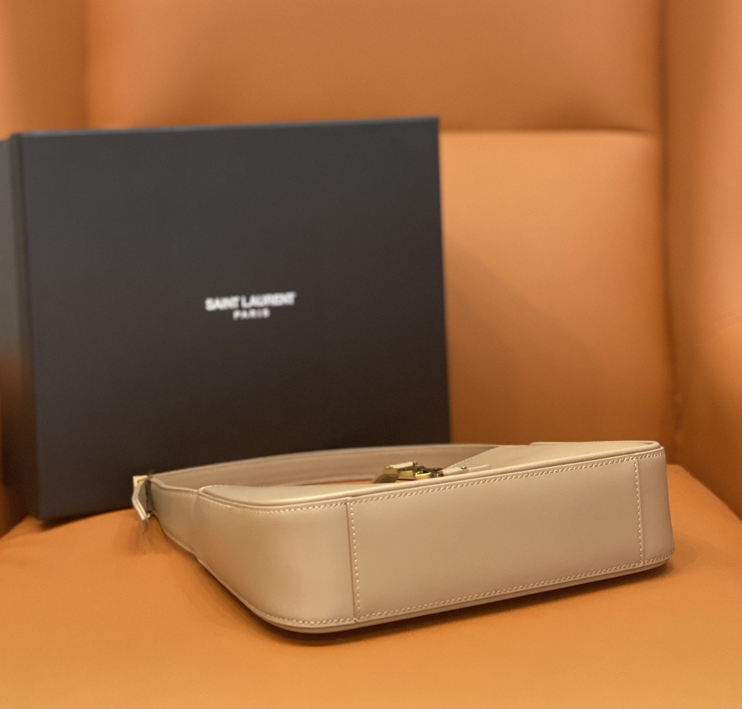 Y*L LE 5 À 7 IN SMOOTH LEATHER IVOIRE NATUREL 23 X 16 X 6.5 CM