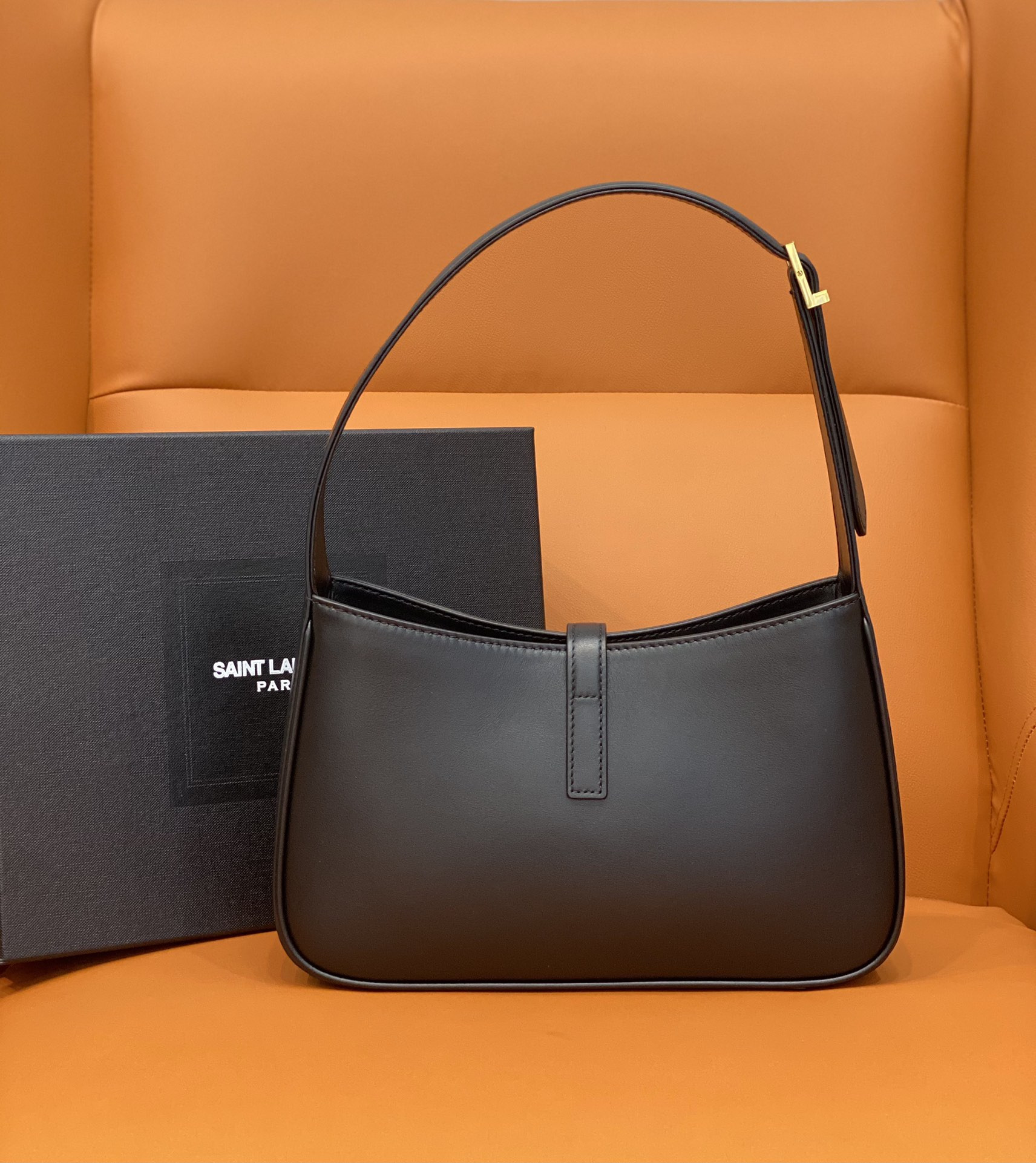 Y*L LE 5 À 7 IN SMOOTH LEATHER NOIR 23 X 16 X 6.5 CM