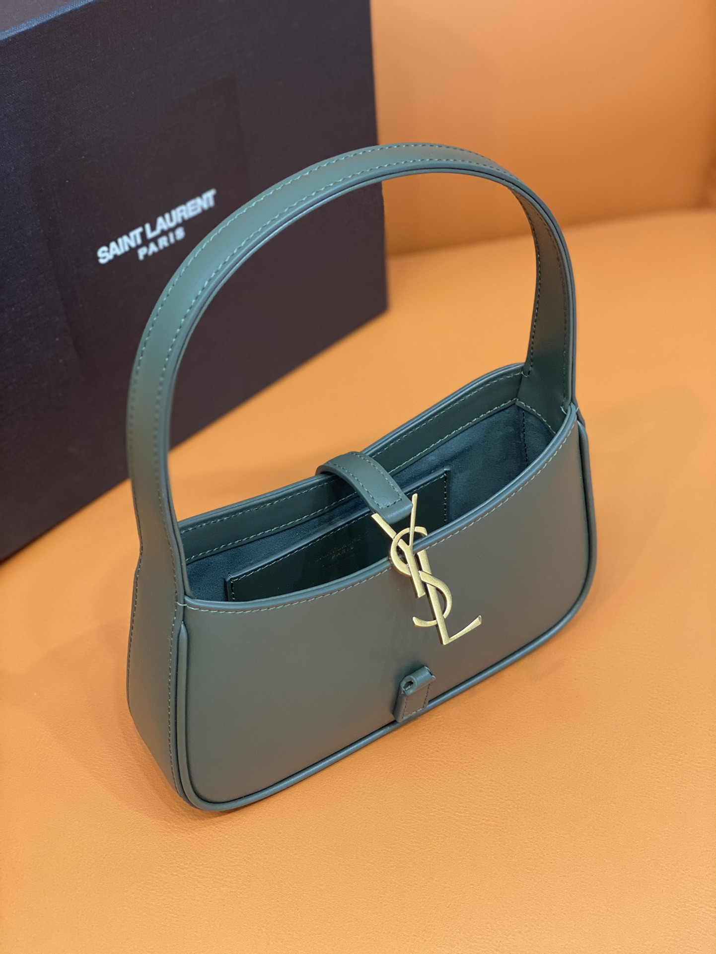 Y*L MINI LE 5 À 7 IN SMOOTH LEATHER 7.5 X 4.5 X 1.8 INCHES