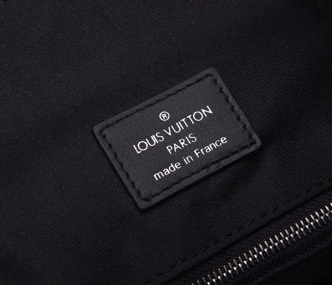 L0*is V*t0n CHRISTOPHER MM M45419